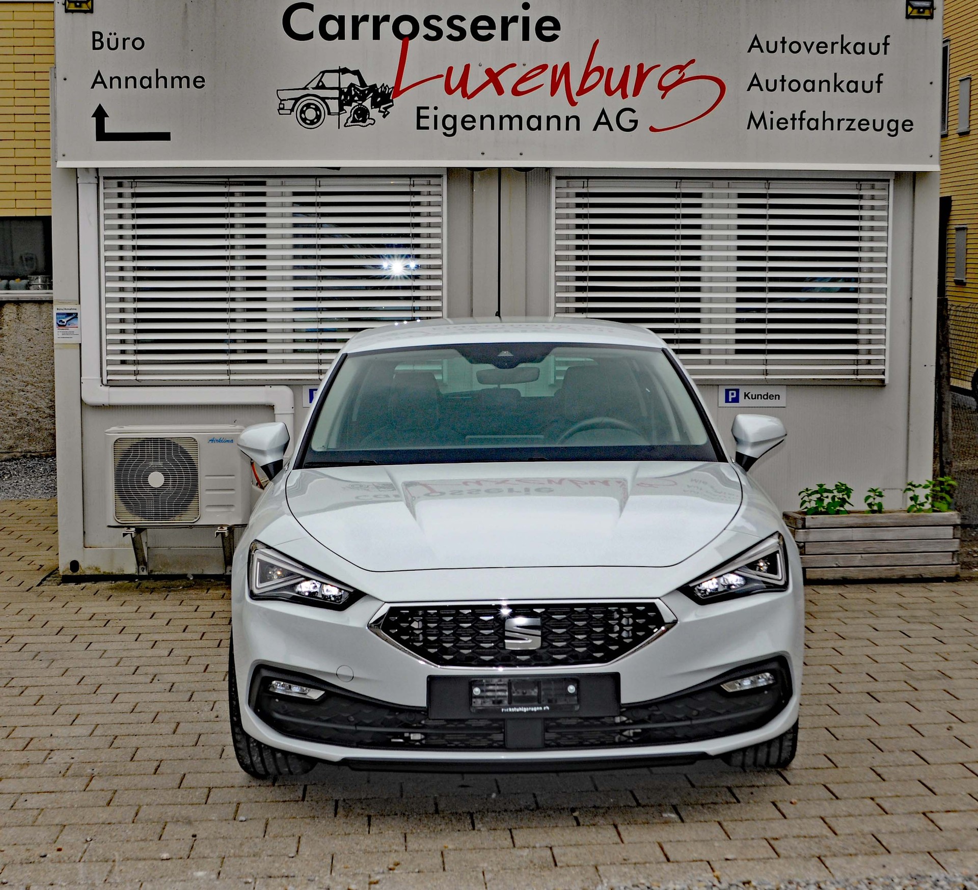 SEAT Leon ST 1.4 eHybrid pHEV Xcellence-image-1