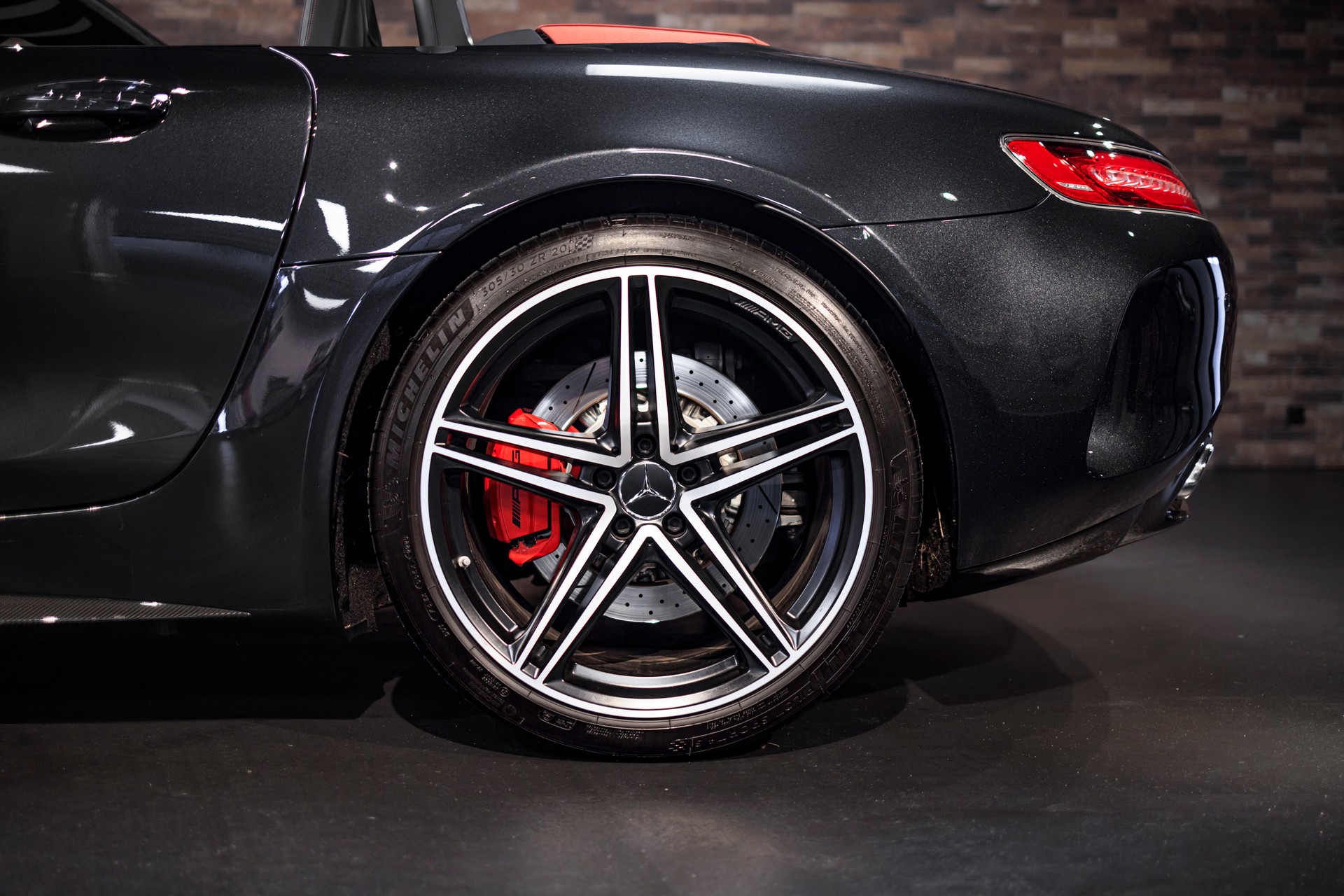 MERCEDES-BENZ AMG GT C Roadster Speedshift DCT-image-7