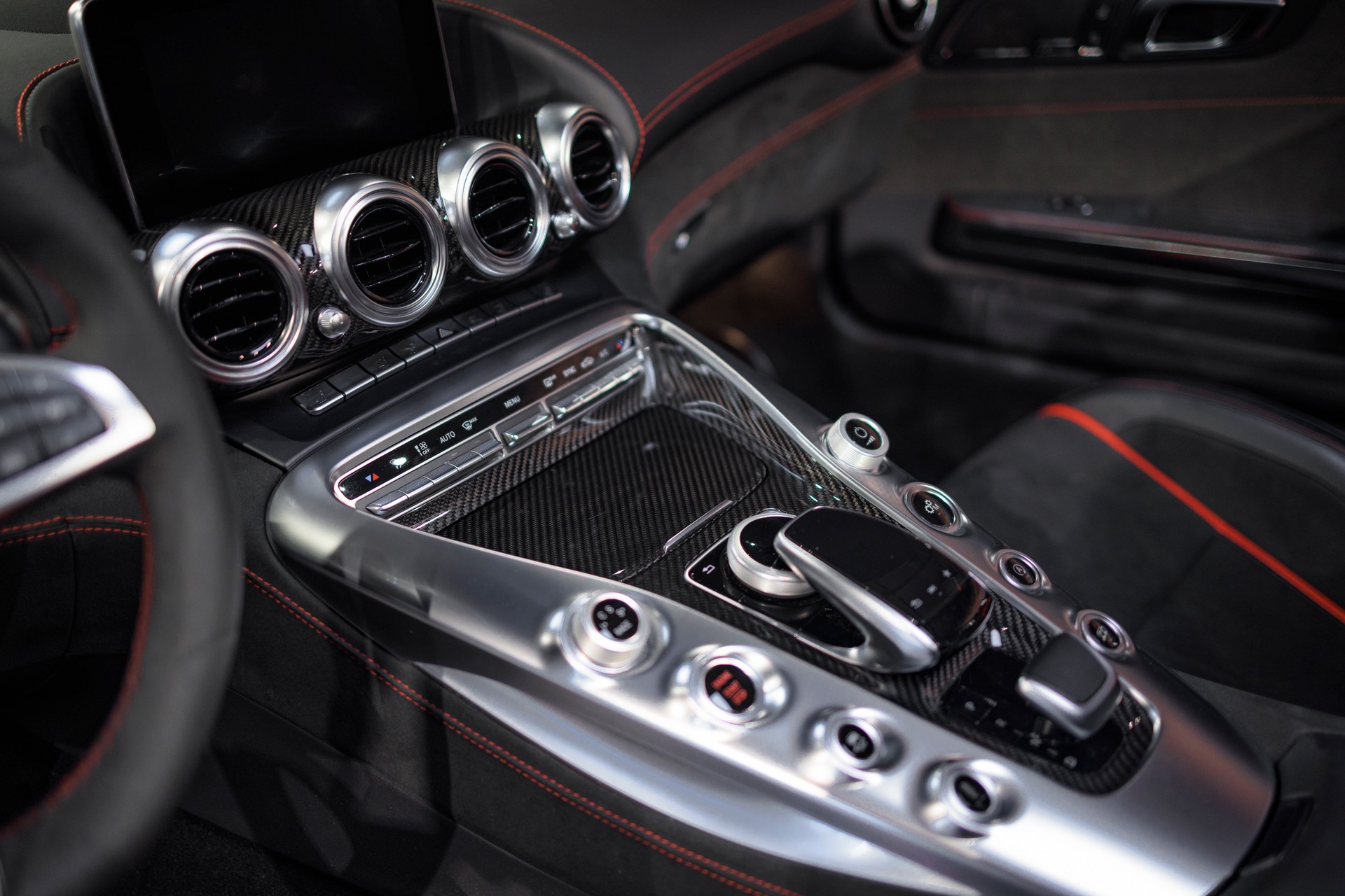 MERCEDES-BENZ AMG GT C Roadster Speedshift DCT-image-12