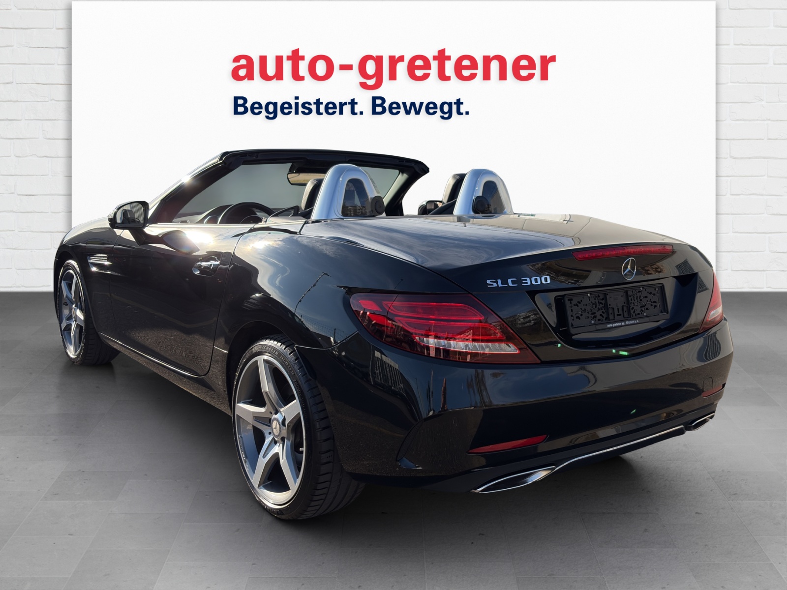 MERCEDES-BENZ SLC 300 AMG Line 9G-Tronic-showroom-element-1