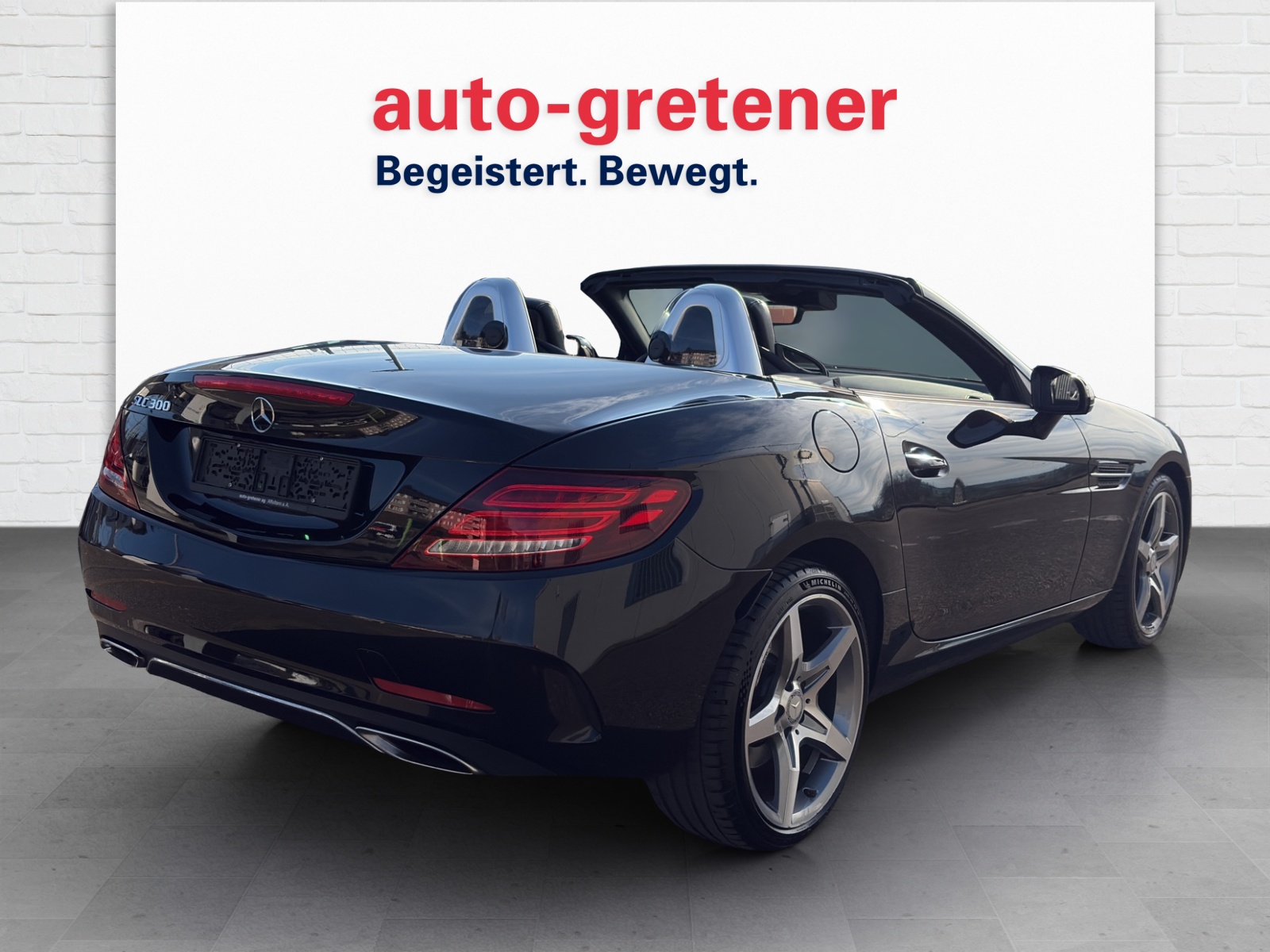 MERCEDES-BENZ SLC 300 AMG Line 9G-Tronic-showroom-element-2