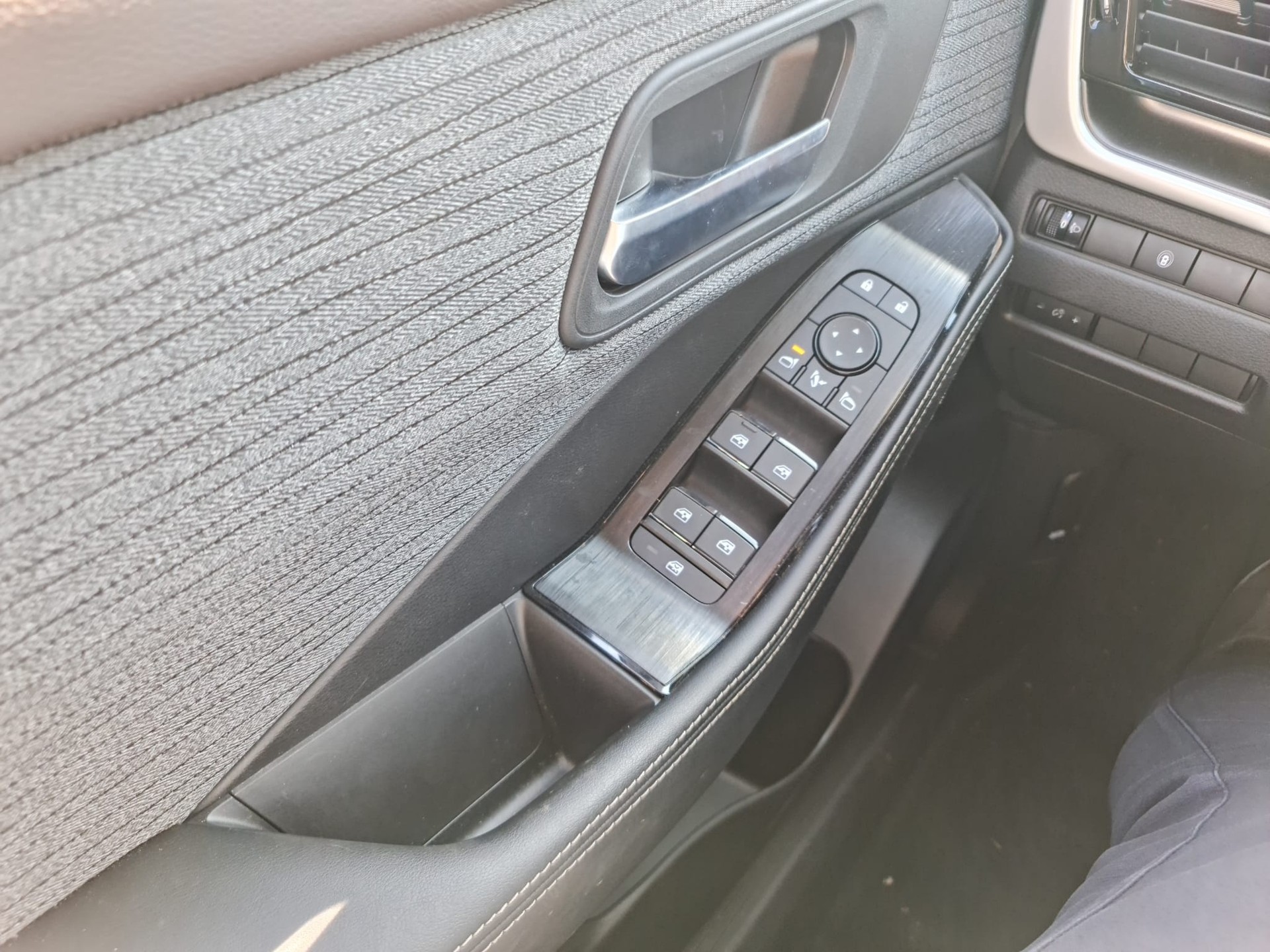 NISSAN X-Trail 1.5 VC-T e-Power 4WD 7 Sitze N-Connecta-image-20