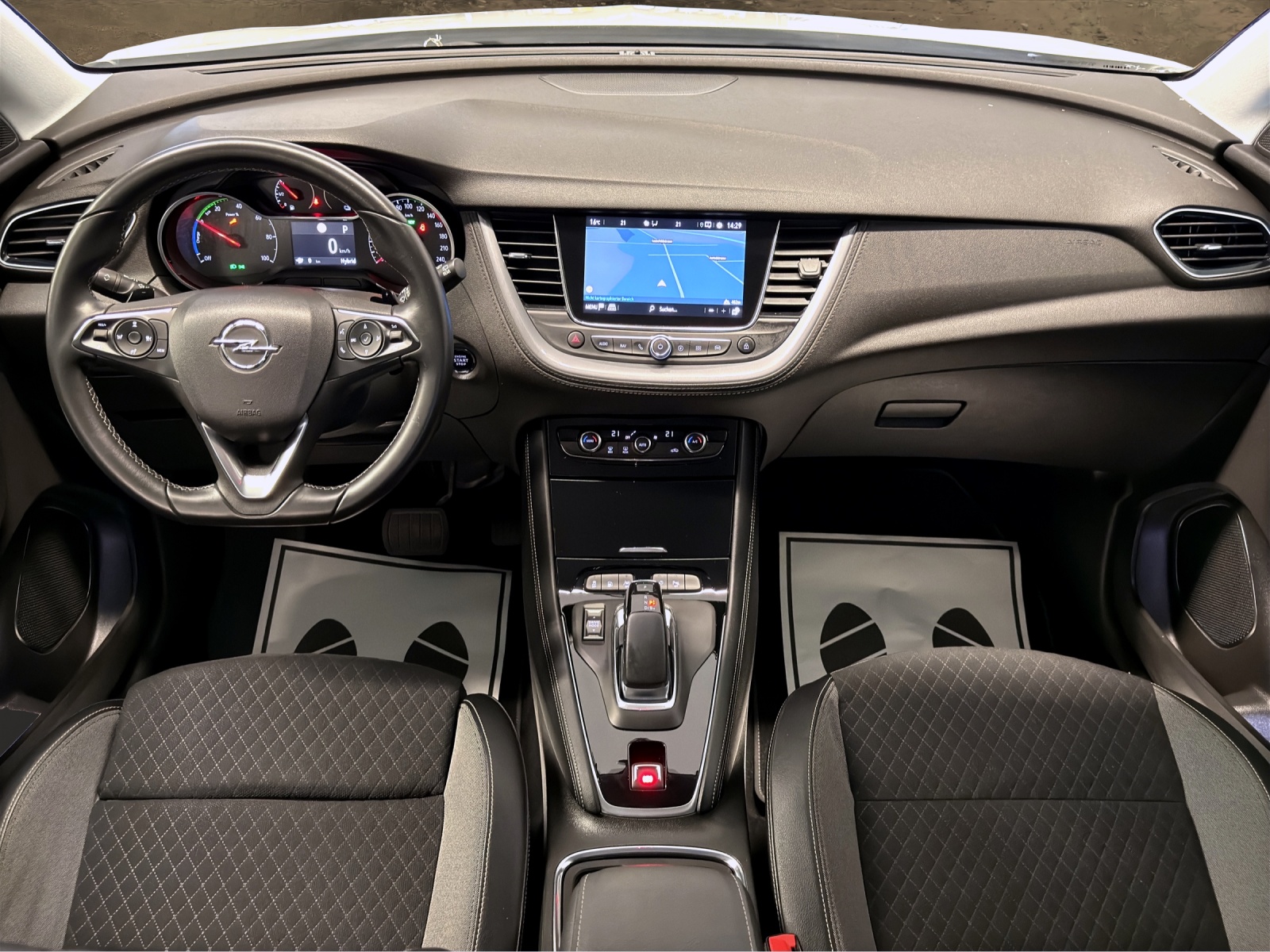 OPEL Grandland X 1.6 Hybrid4 Ultimate Automatik-showroom-element-3