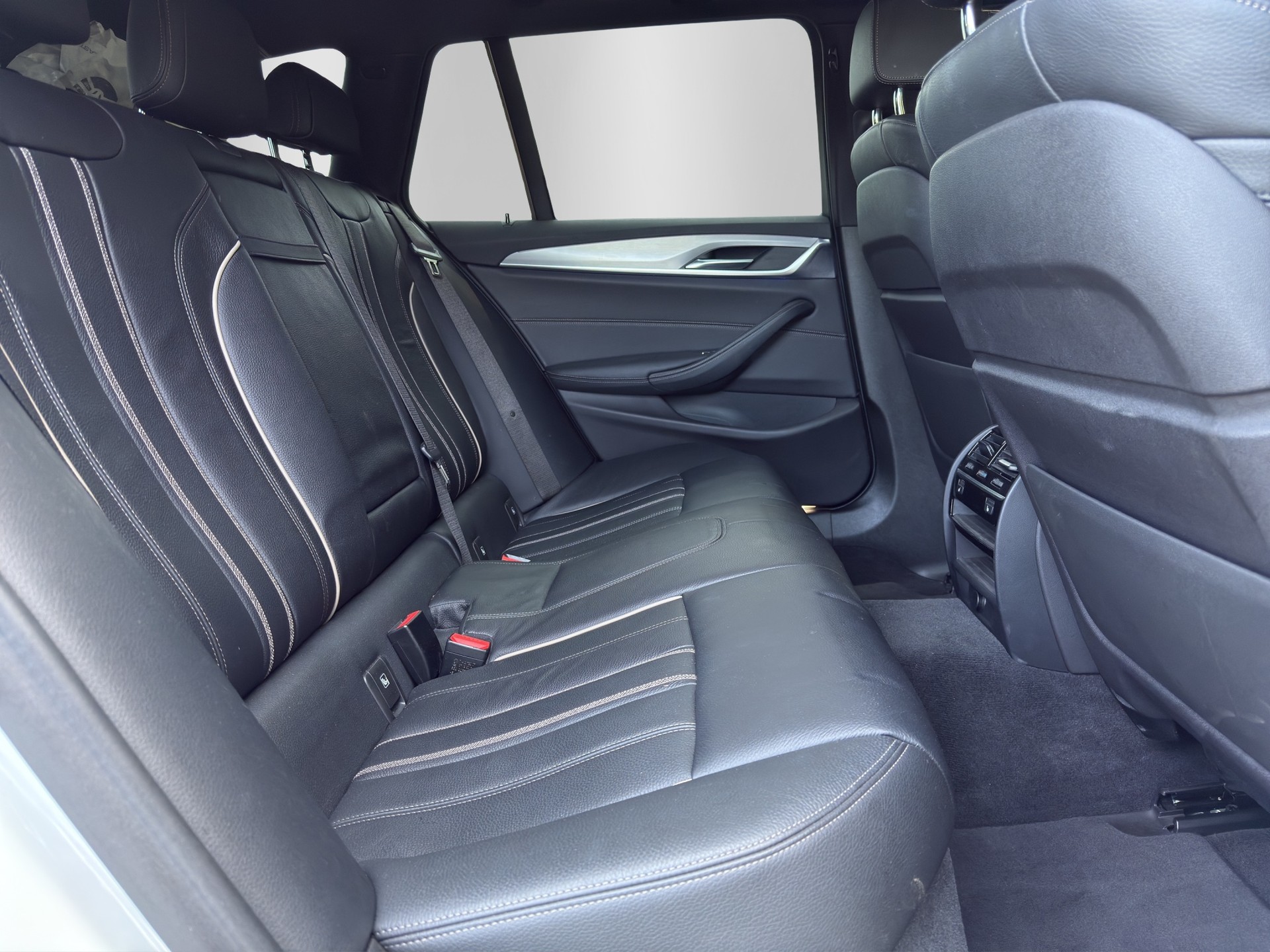 BMW 520d xDrive Touring Steptronic-image-16