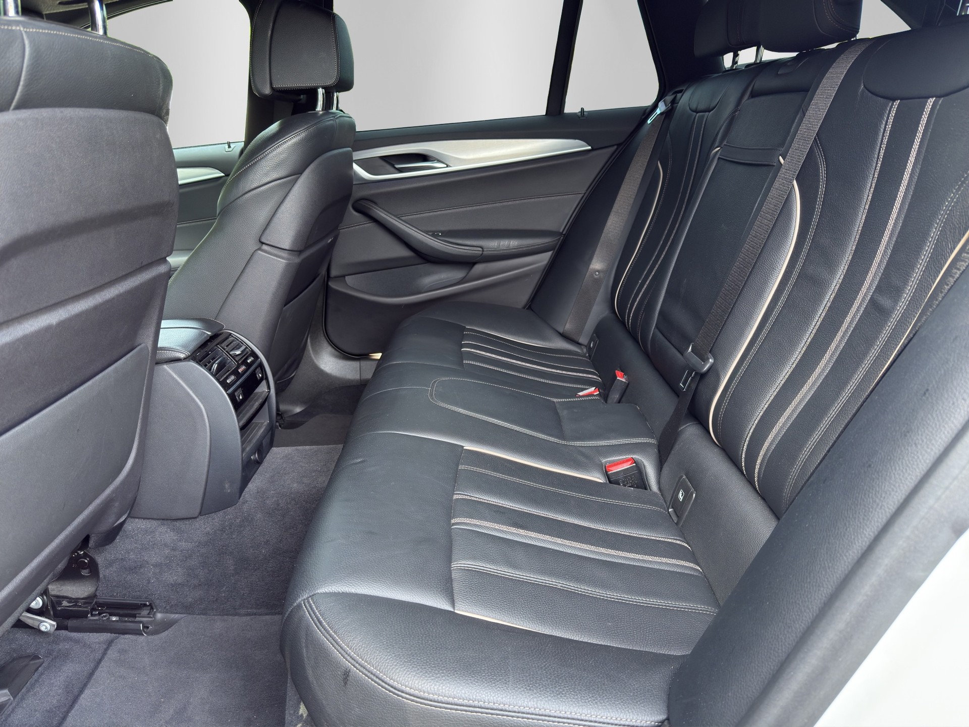 BMW 520d xDrive Touring Steptronic-image-14