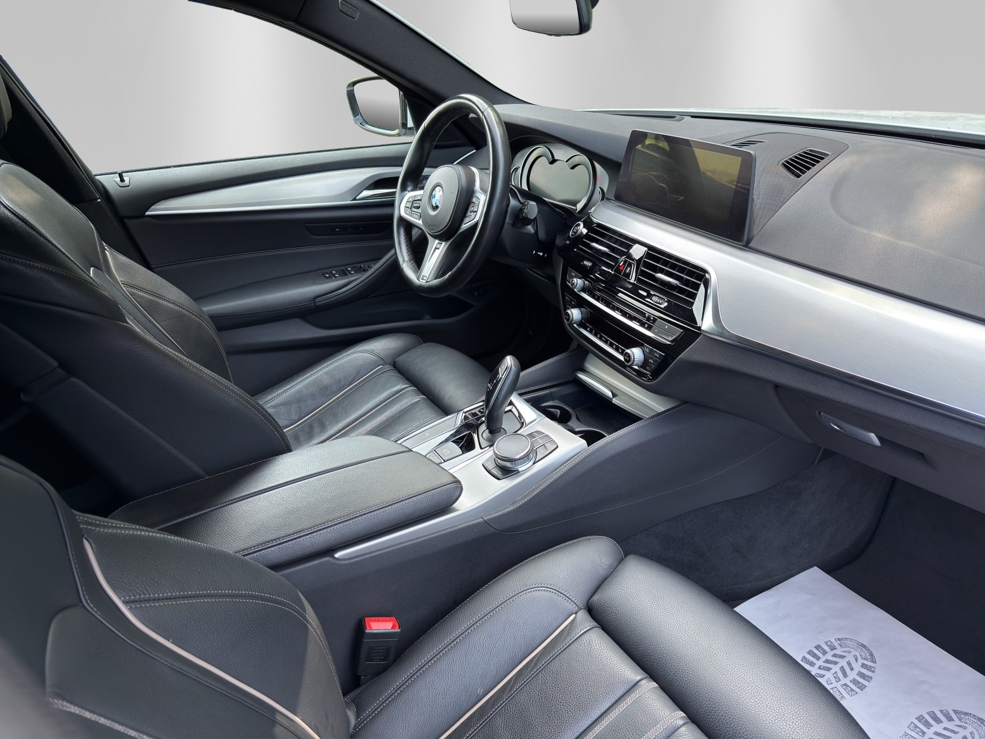 BMW 520d xDrive Touring Steptronic-image-13