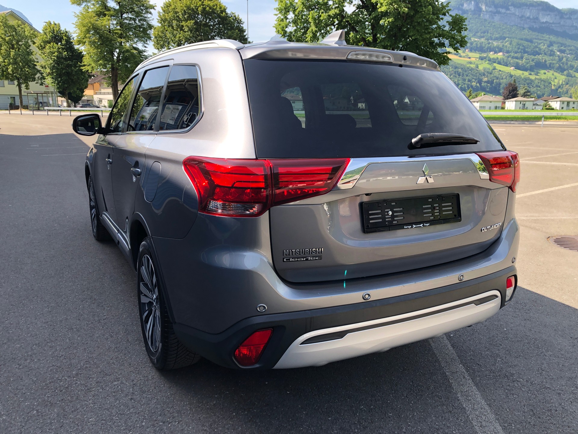 MITSUBISHI Outlander 2.0 Value 4WD CVT-showroom-element-3