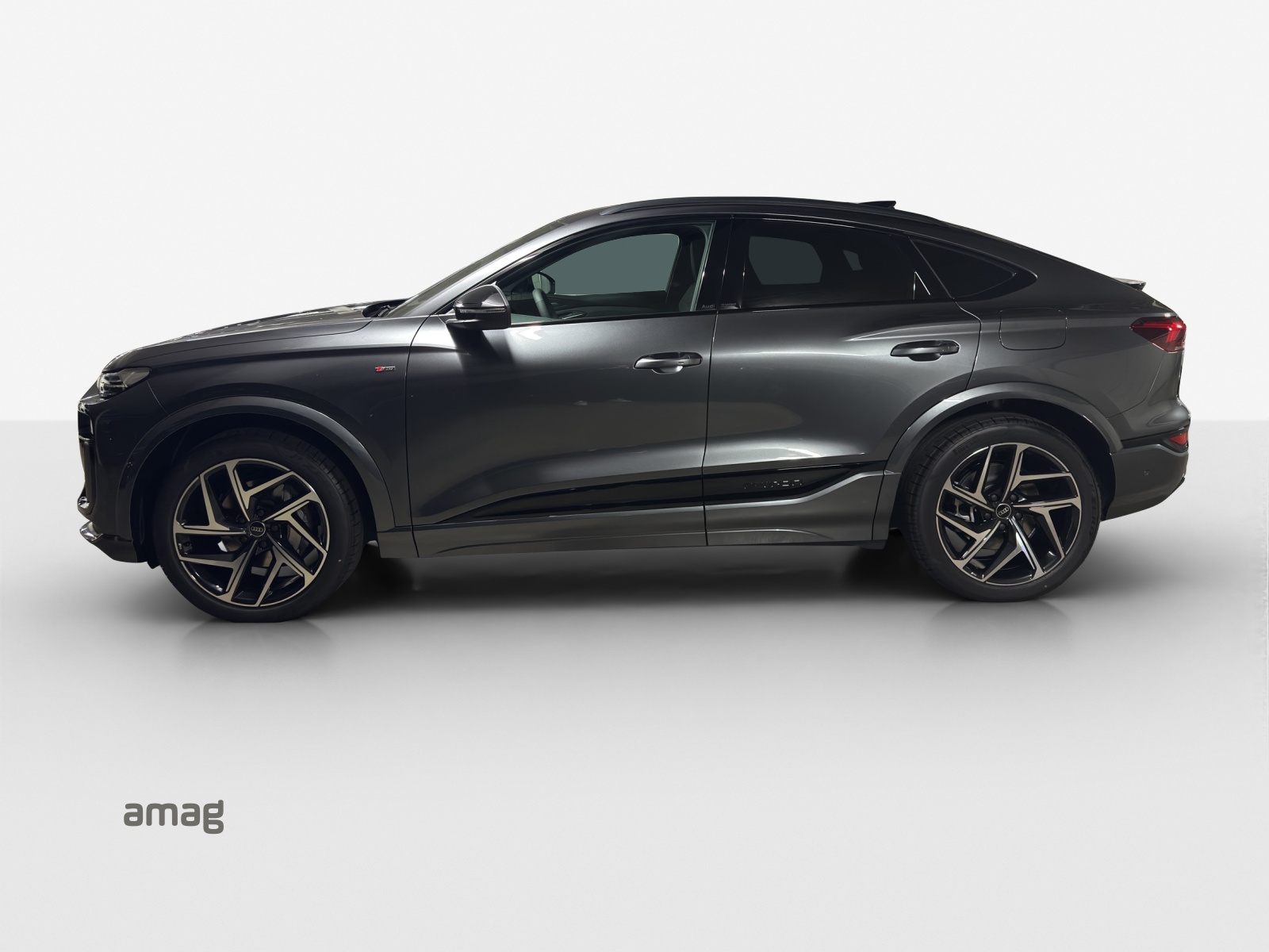 AUDI Q6 Sportback e-tron quattro-showroom-element-1