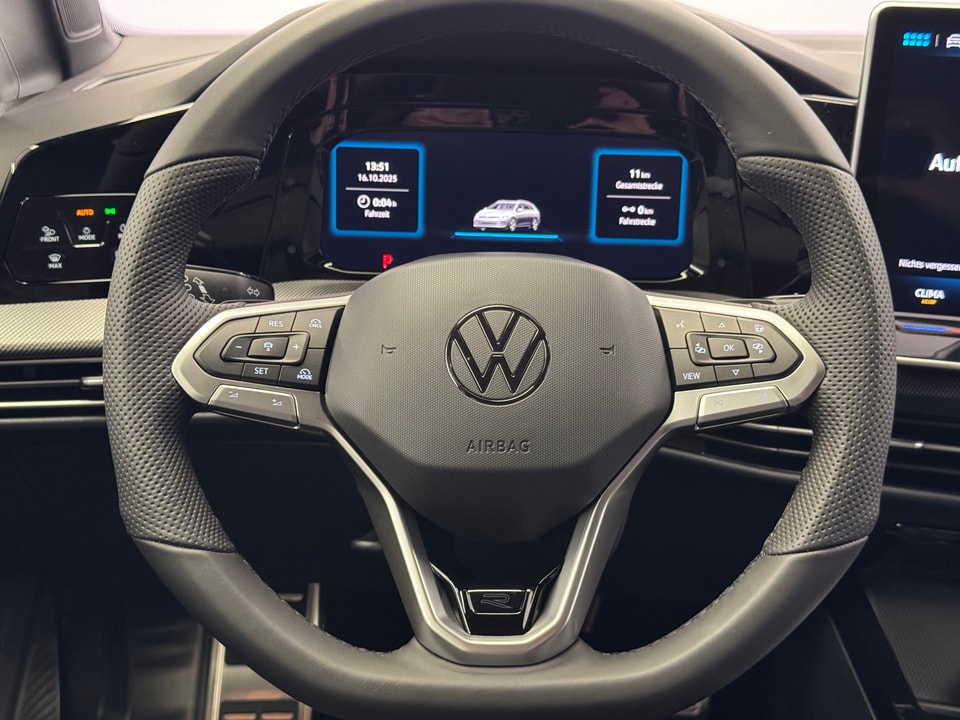 Golf VIII Variant 1.5 eTSI R-Line DSG