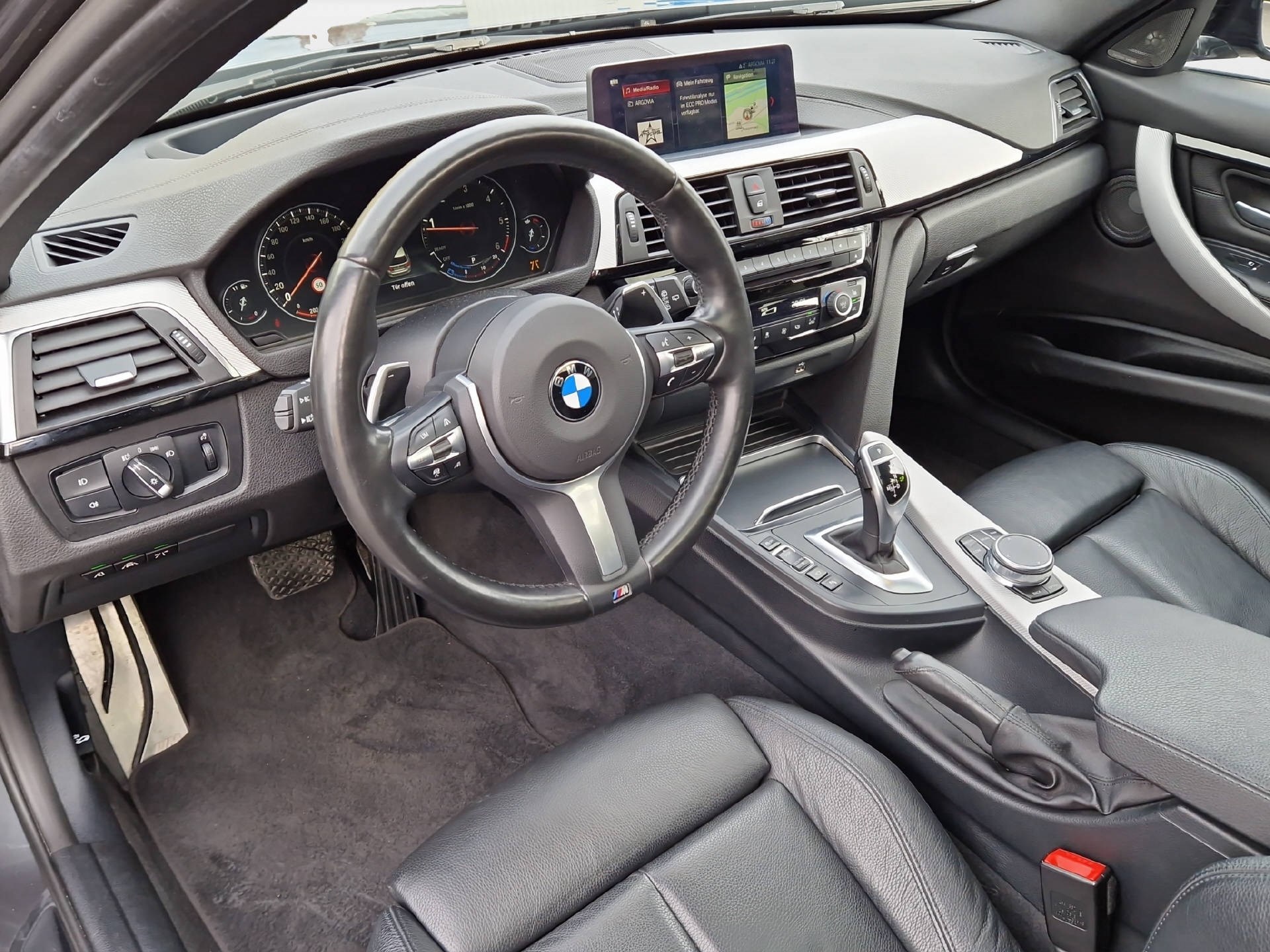 BMW 335d xDrive Touring M Sport ** 24 Monate GARANTIE **-showroom-element-3