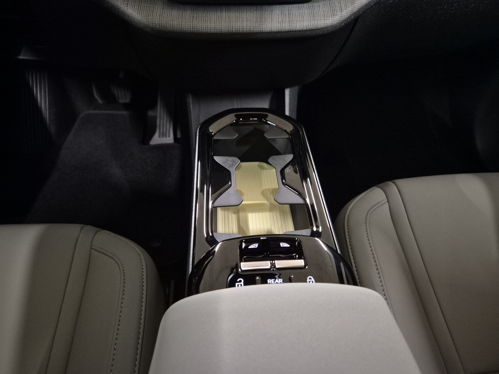VOLVO EX 30 E60 Twin Ultra Performance AWD-image-13