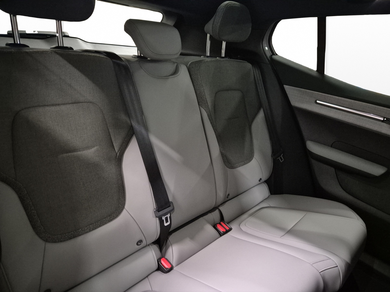 VOLVO EX 30 E60 Twin Ultra Performance AWD-image-16