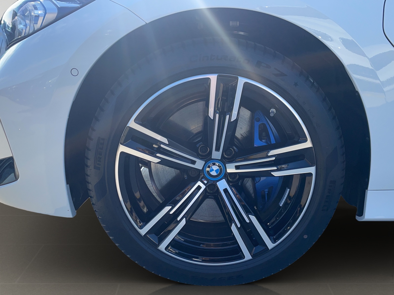 BMW 330e xDrive M Sport-showroom-element-2