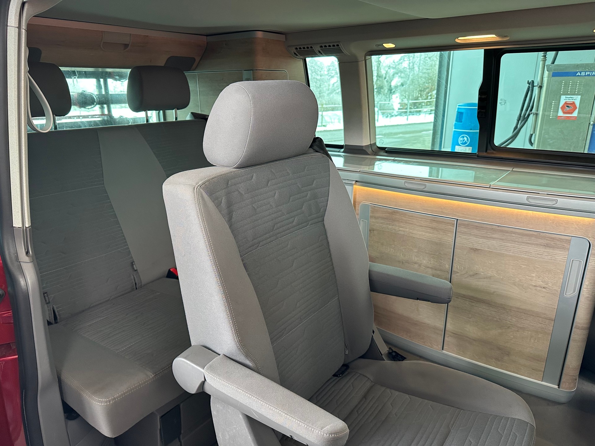 VW T6.1 California OCEAN 2.0 Bi-TDI Bully DSG-image-3