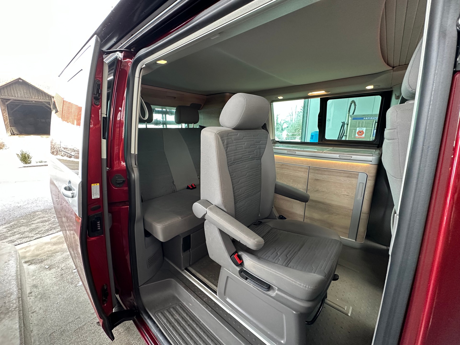 VW T6.1 California OCEAN 2.0 Bi-TDI Bully DSG-image-6