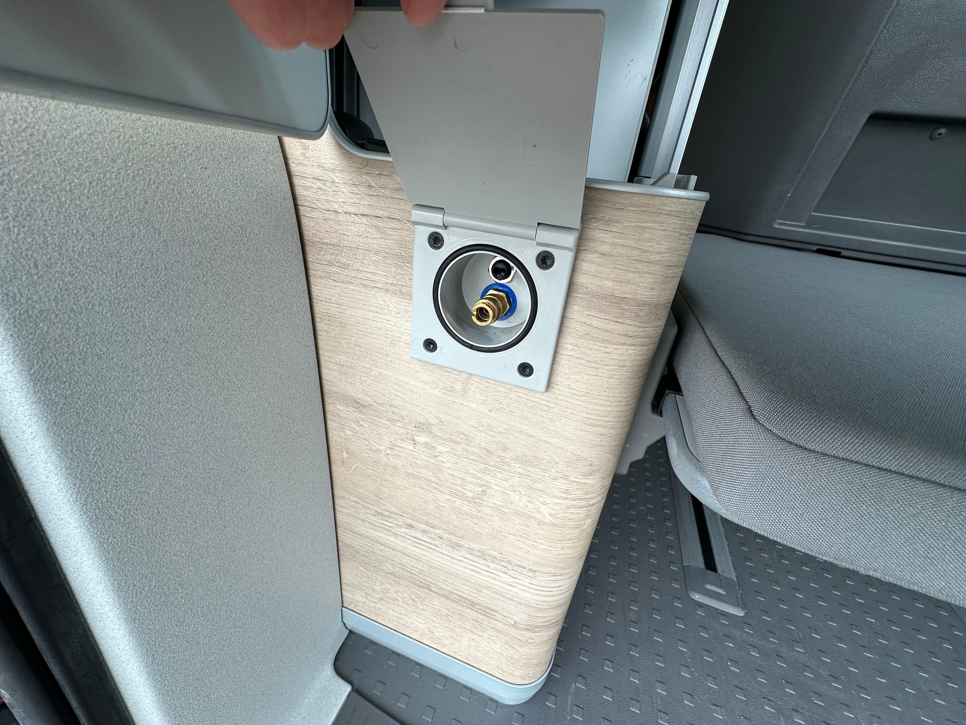 VW T6.1 California OCEAN 2.0 Bi-TDI Bully DSG-image-8
