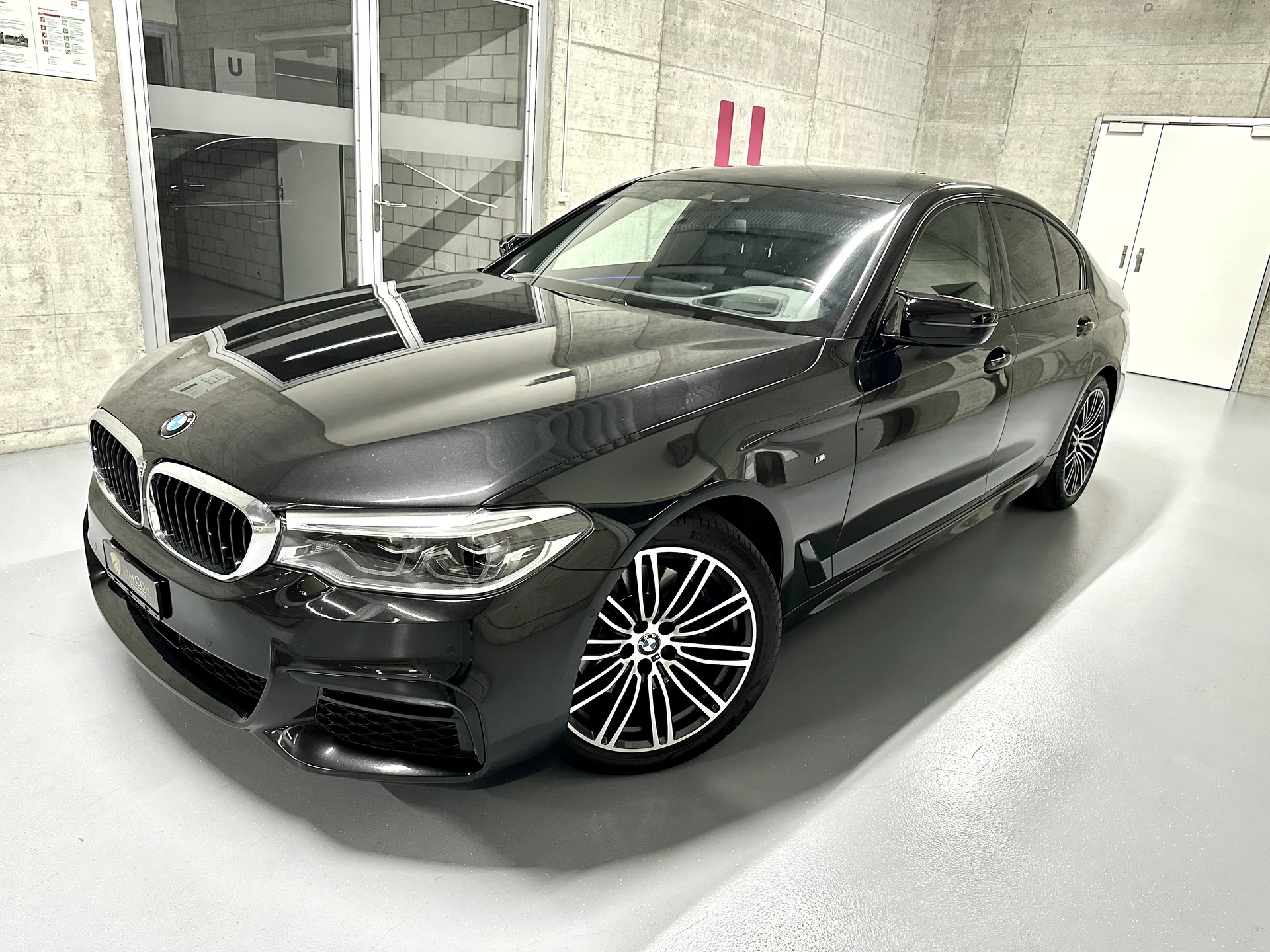 BMW 530d xDrive Pure M Sport Edition Steptronic-image-2