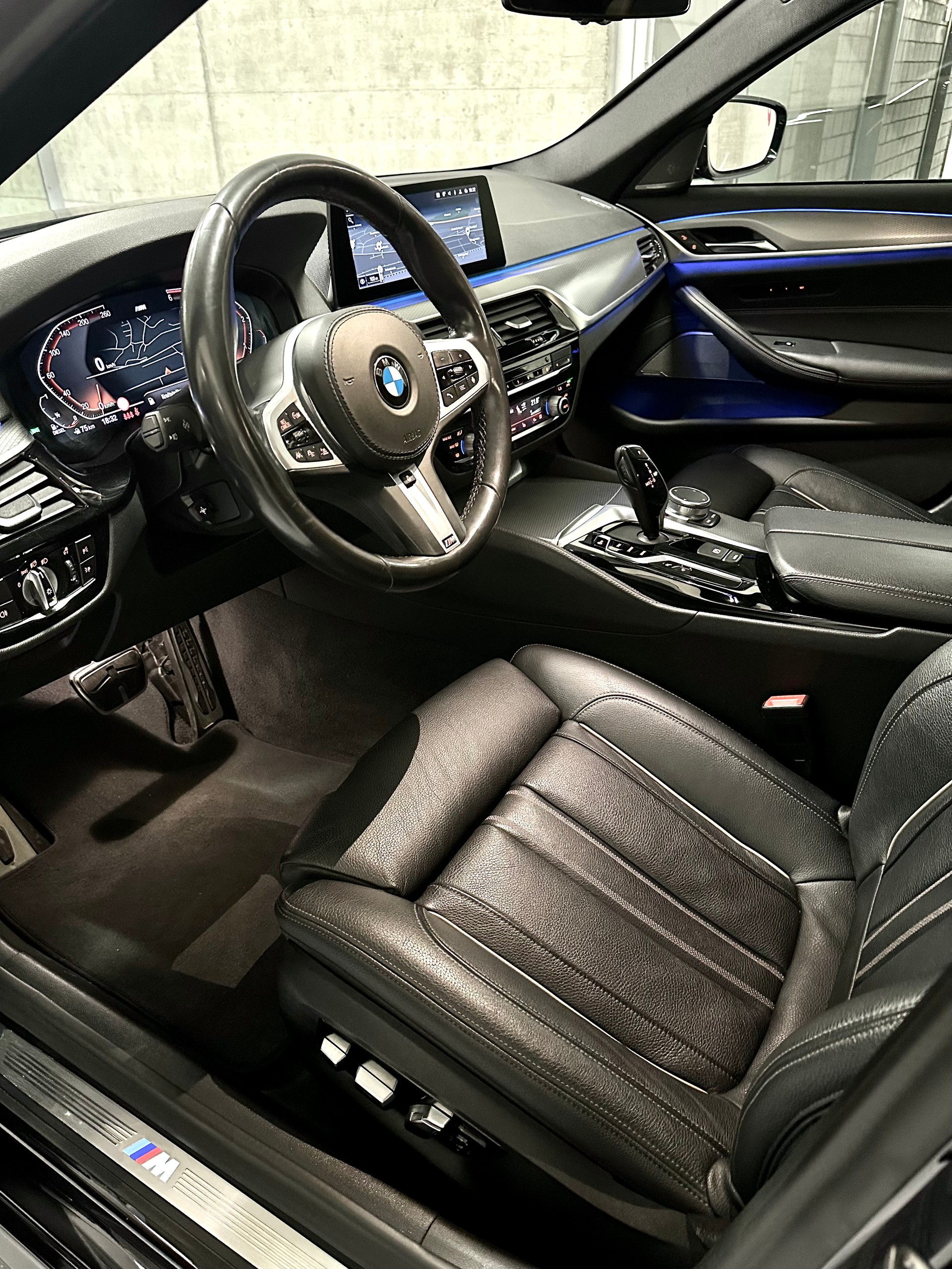 BMW 530d xDrive Pure M Sport Edition Steptronic-image-11