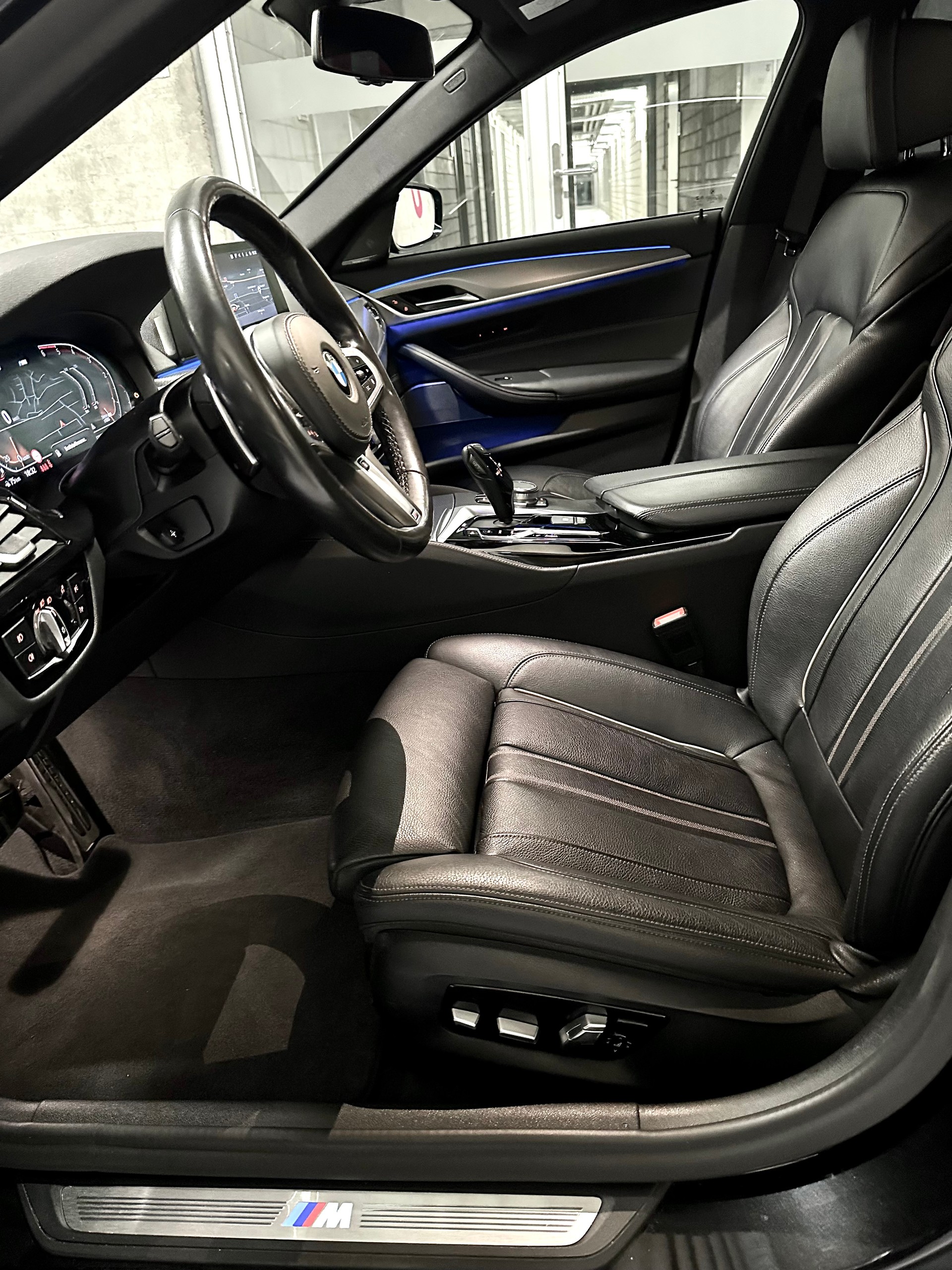 BMW 530d xDrive Pure M Sport Edition Steptronic-image-12