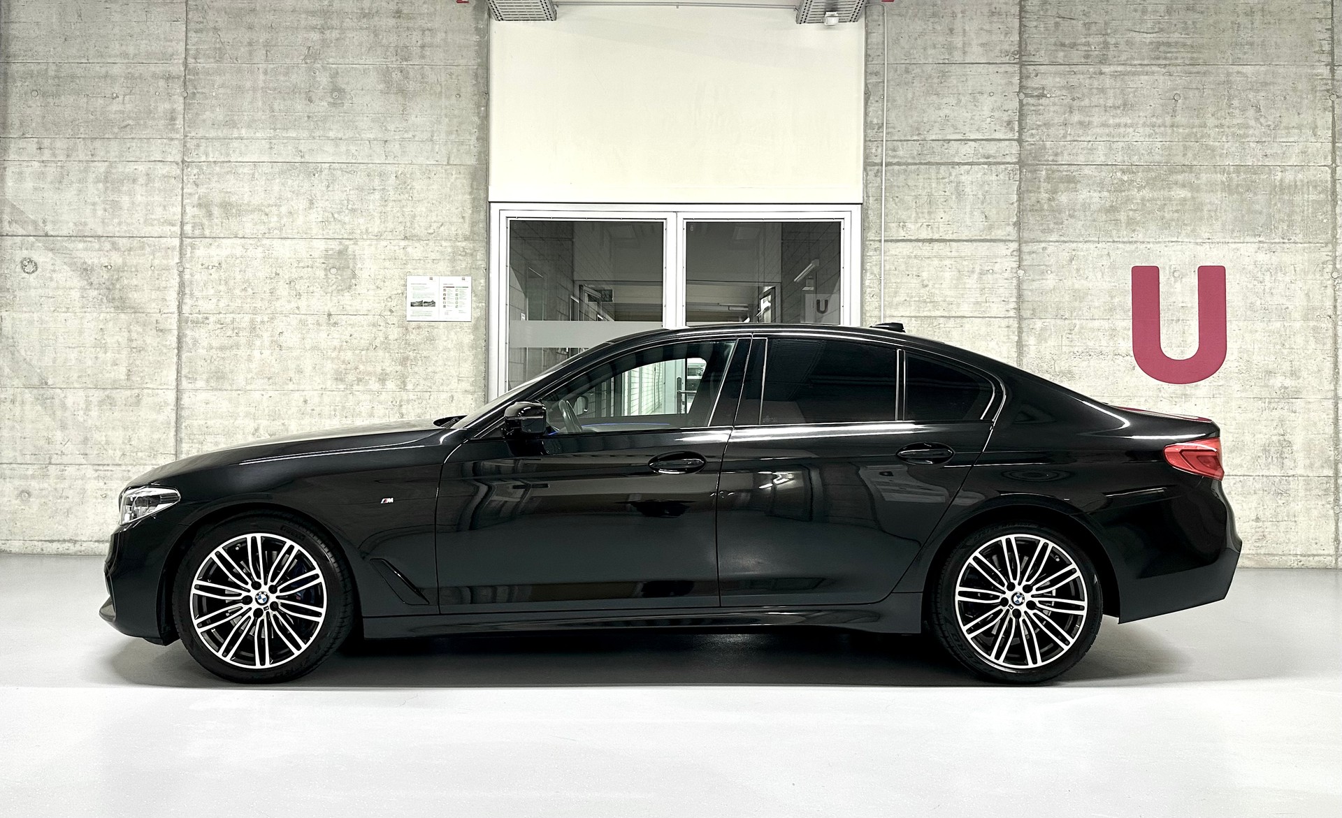 BMW 530d xDrive Pure M Sport Edition Steptronic-image-3