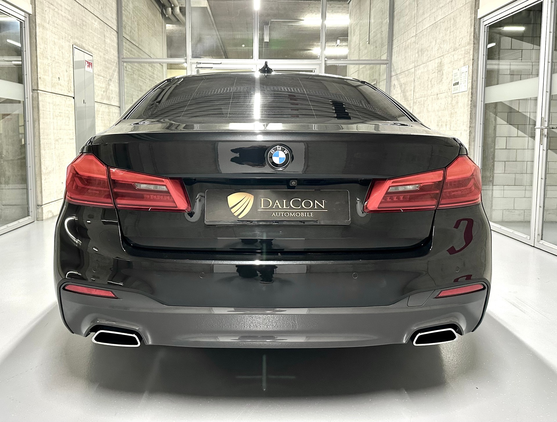 BMW 530d xDrive Pure M Sport Edition Steptronic-image-9