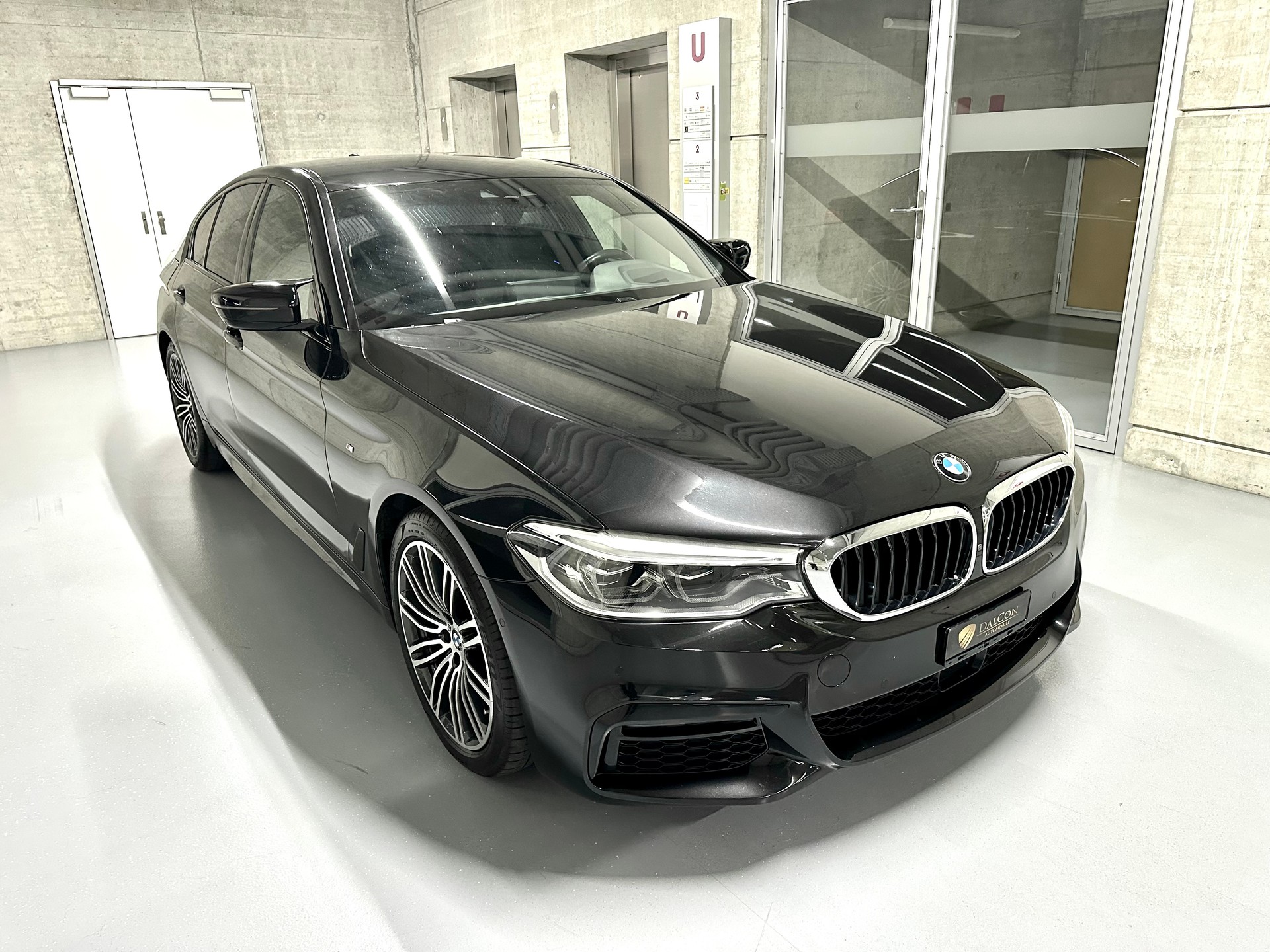 BMW 530d xDrive Pure M Sport Edition Steptronic-image-7