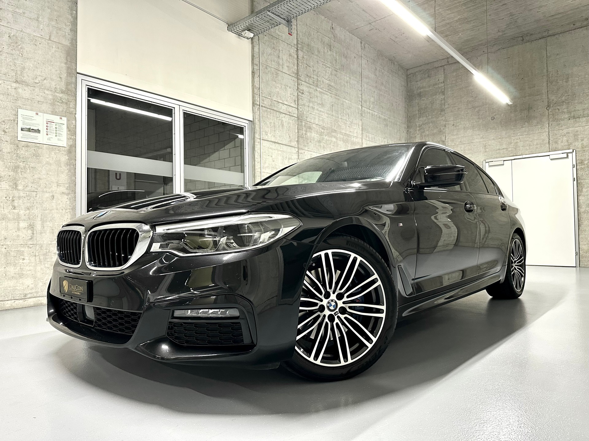 BMW 530d xDrive Pure M Sport Edition Steptronic-image-1