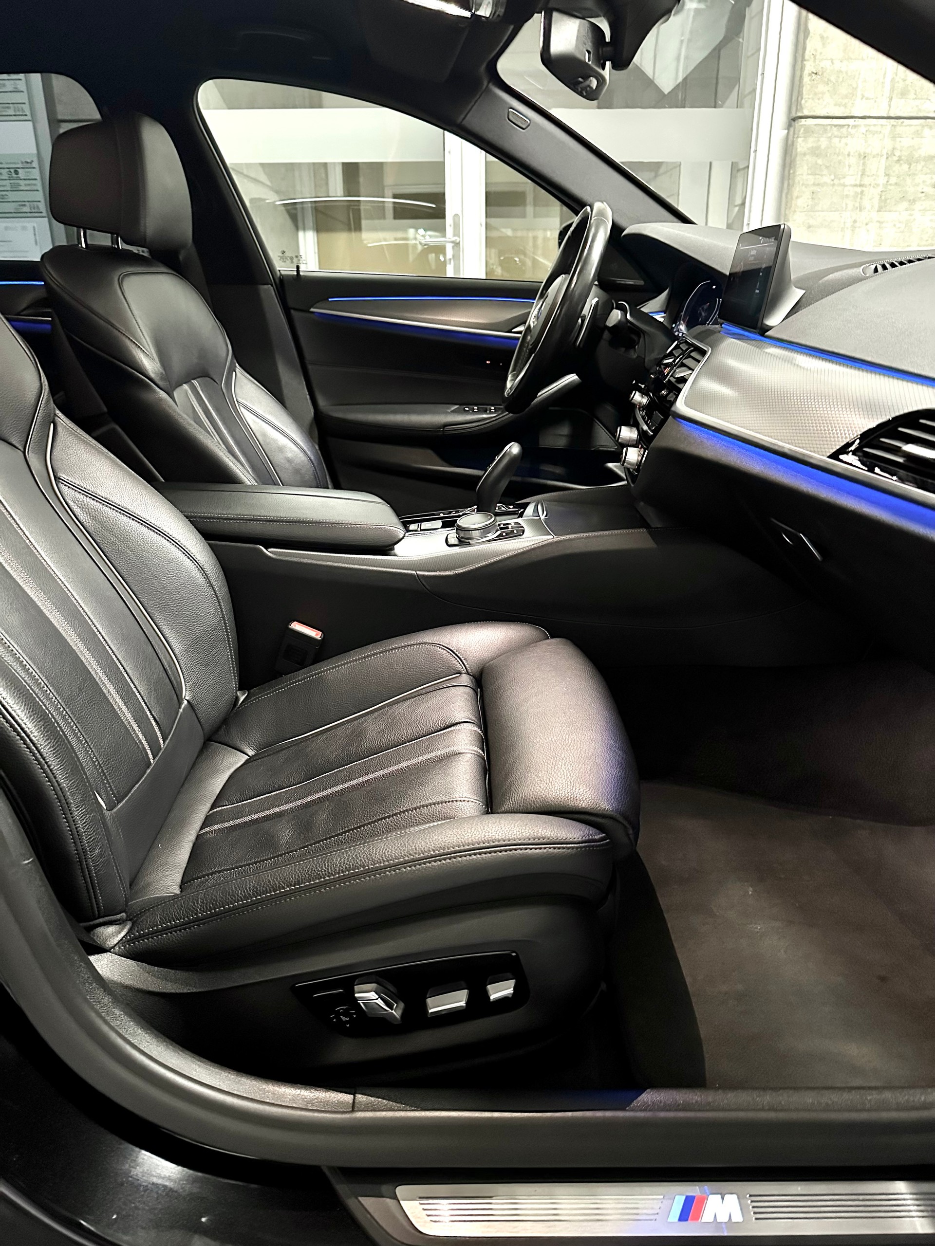 BMW 530d xDrive Pure M Sport Edition Steptronic-image-13