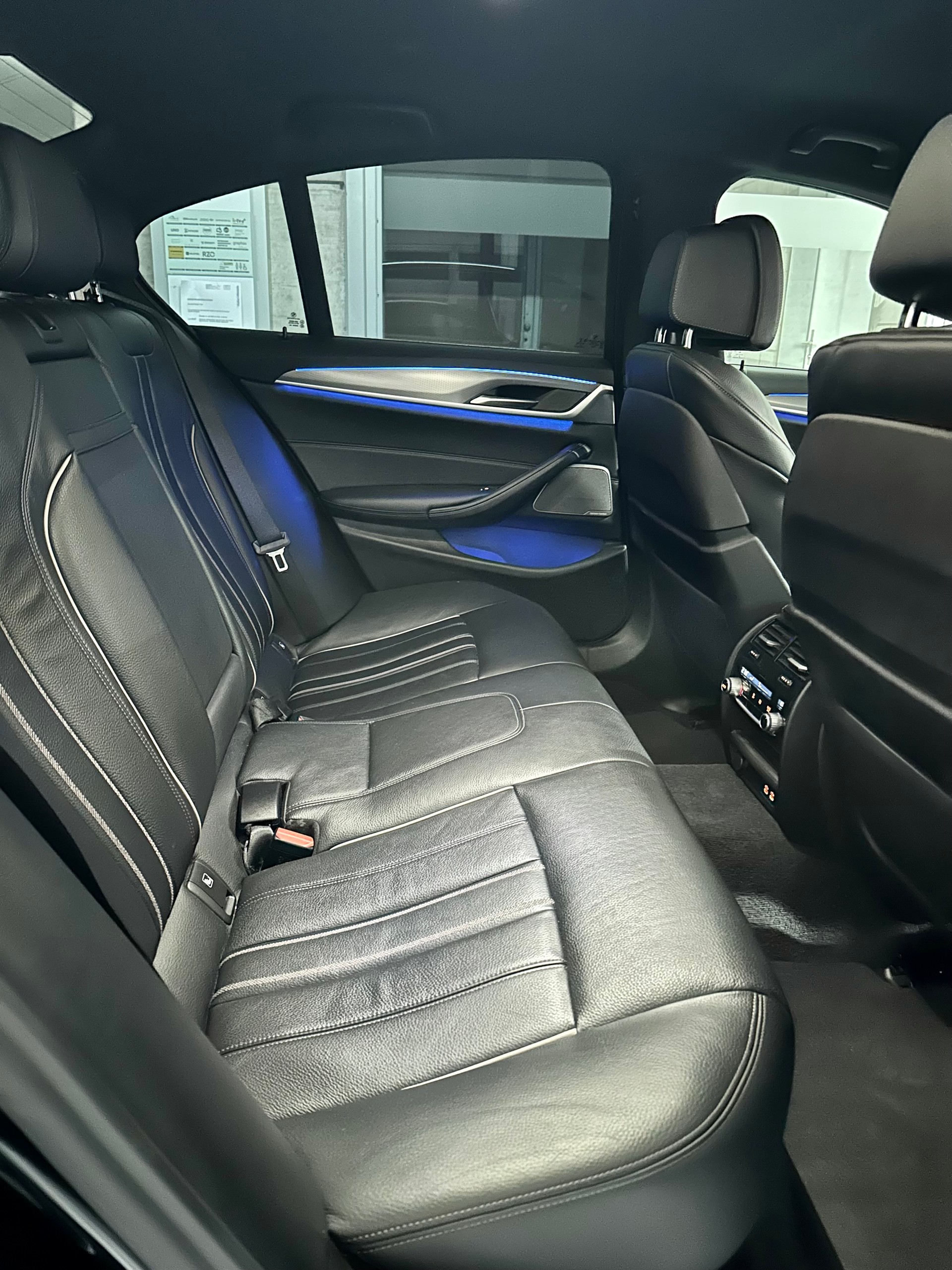BMW 530d xDrive Pure M Sport Edition Steptronic-image-14