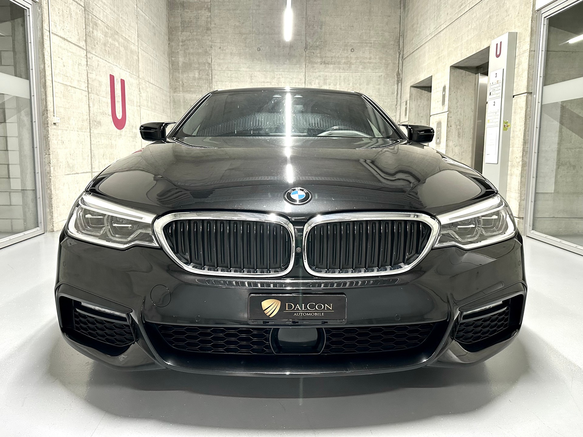 BMW 530d xDrive Pure M Sport Edition Steptronic-image-5
