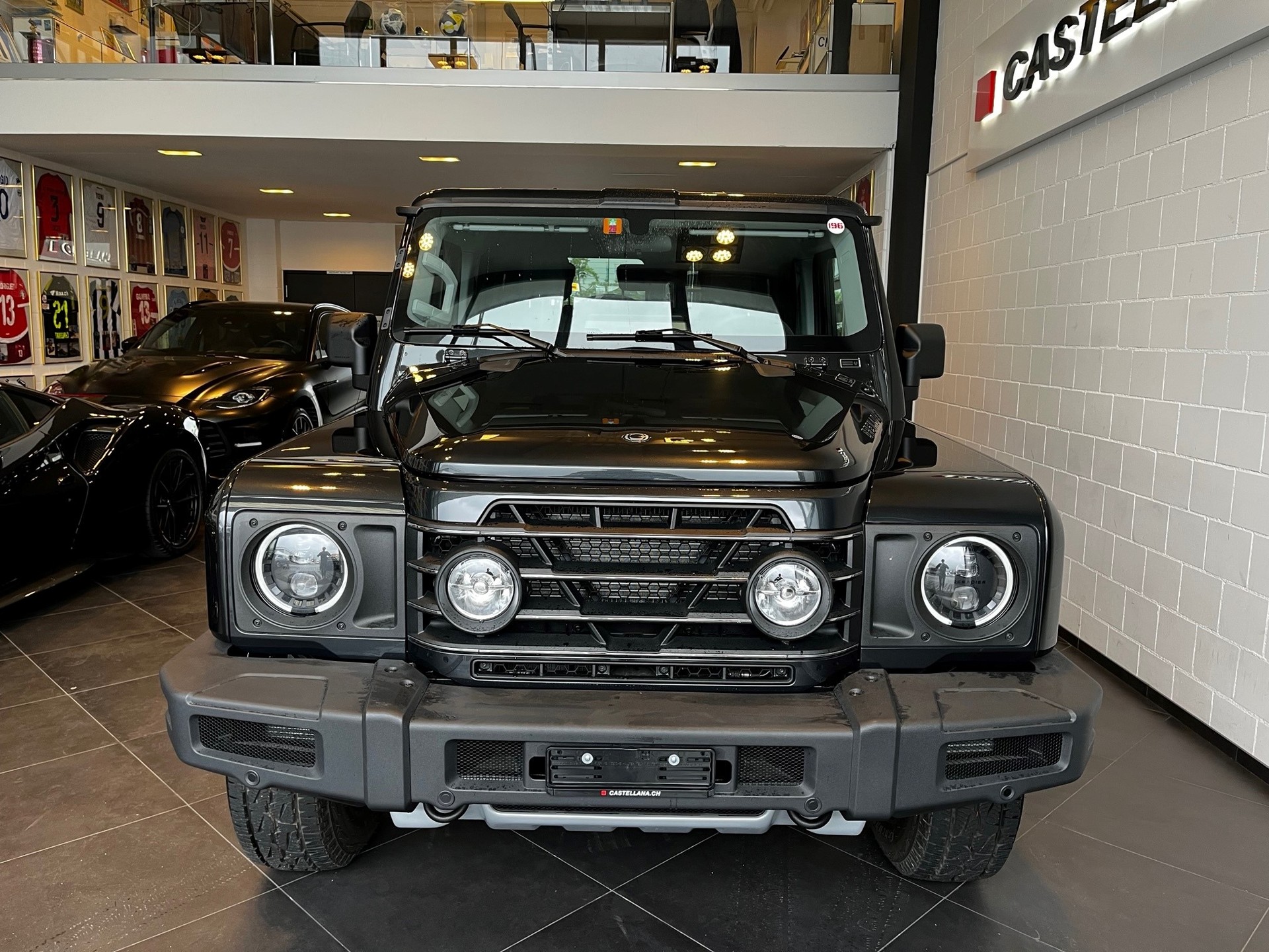 INEOS 3.0 Fieldmaster Edition-showroom-element-2