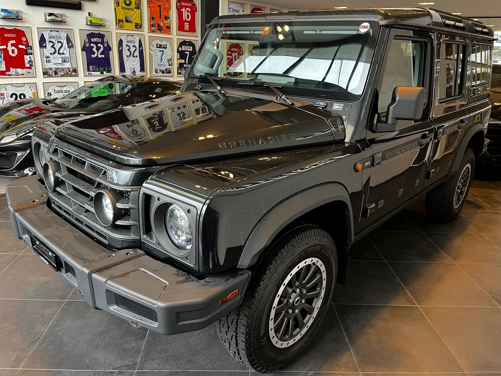 INEOS 3.0 Fieldmaster Edition-showroom-element-3