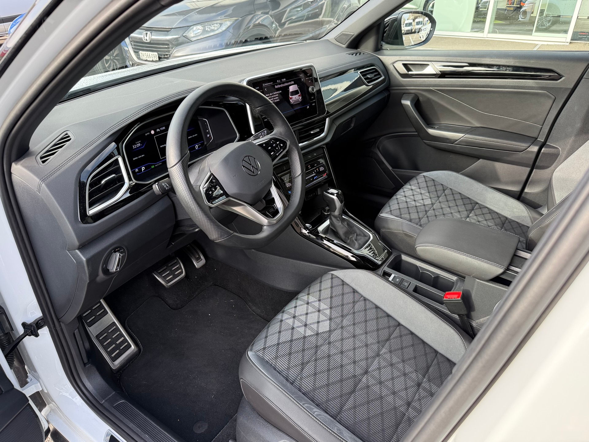 VW T-Roc 1.5 TSI EVO R-Line DSGNur bei Garage Zöllig - Finanzierung OHNE Zins möglich 4 JAHRE WERKSGARANTIE-image-7