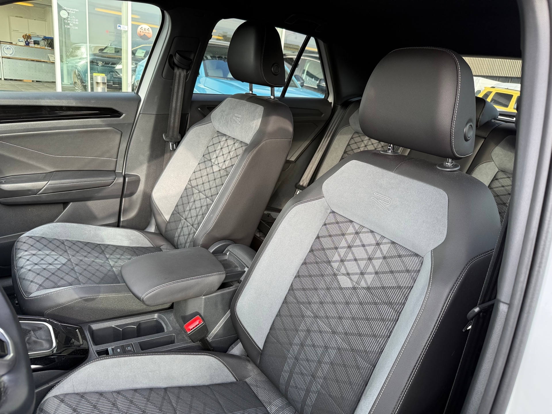 VW T-Roc 1.5 TSI EVO R-Line DSGNur bei Garage Zöllig - Finanzierung OHNE Zins möglich 4 JAHRE WERKSGARANTIE-image-8