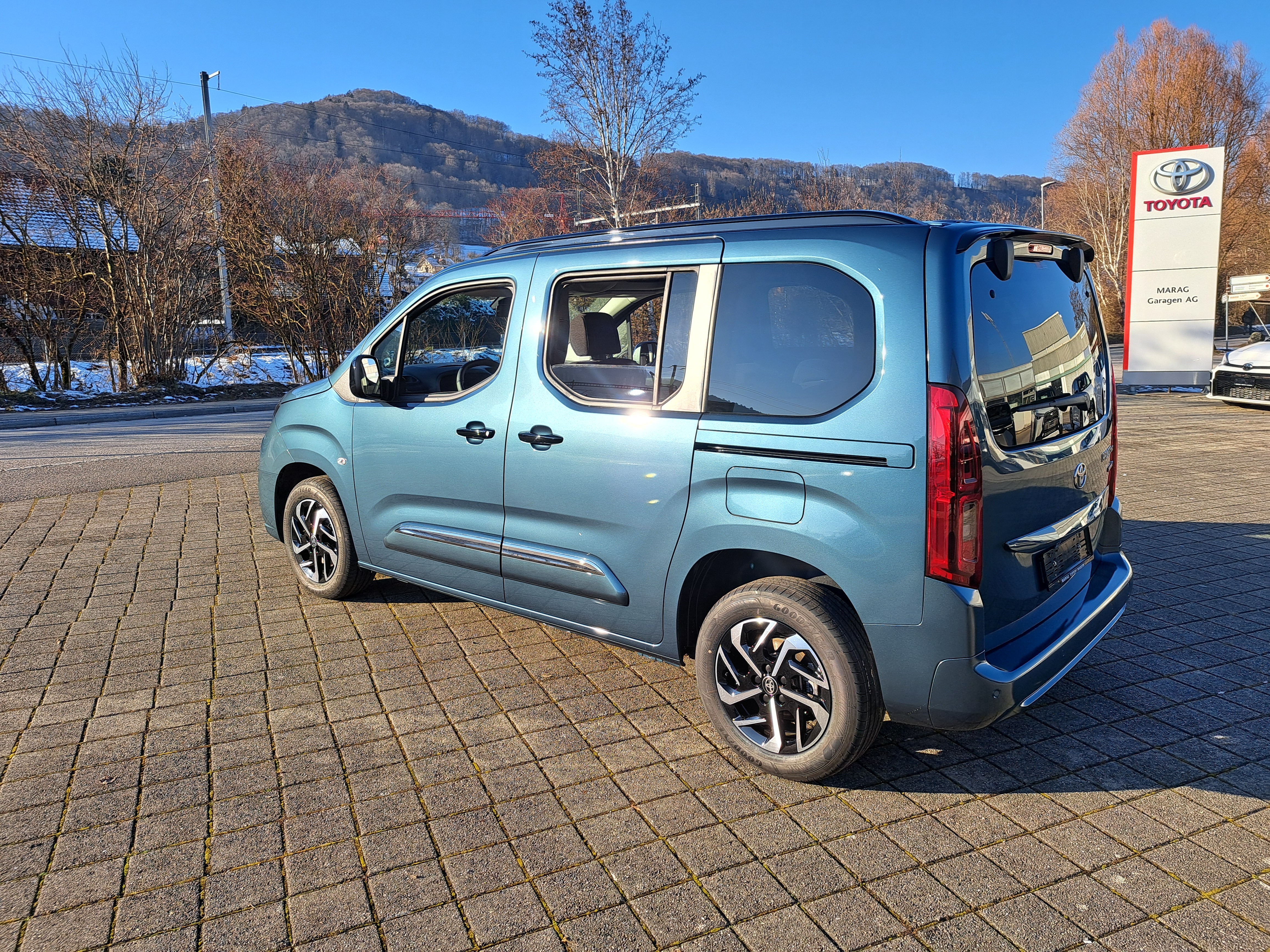 TOYOTA Proace City Verso EV 50 kWh Trend Medium Kaufen