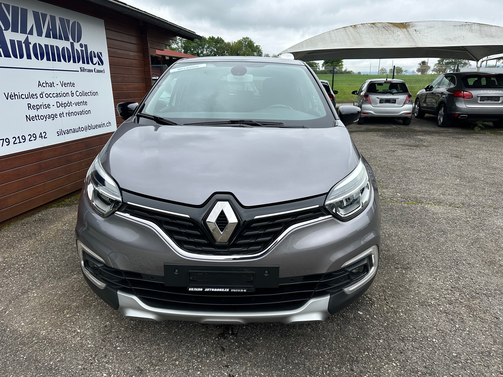 RENAULT Captur 1.2 T 16V Intens EDC-showroom-element-1