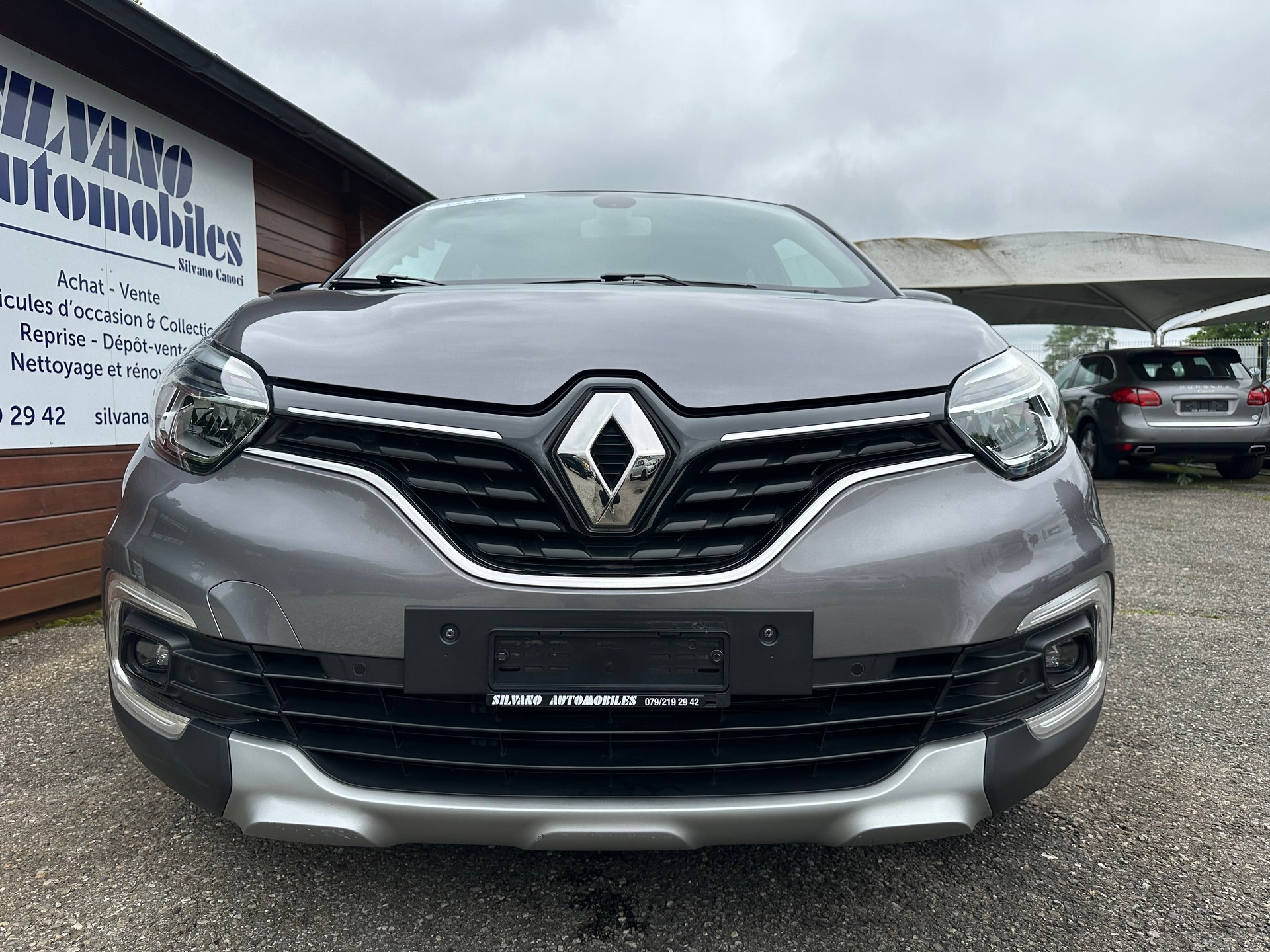 RENAULT Captur 1.2 T 16V Intens EDC-showroom-element-3