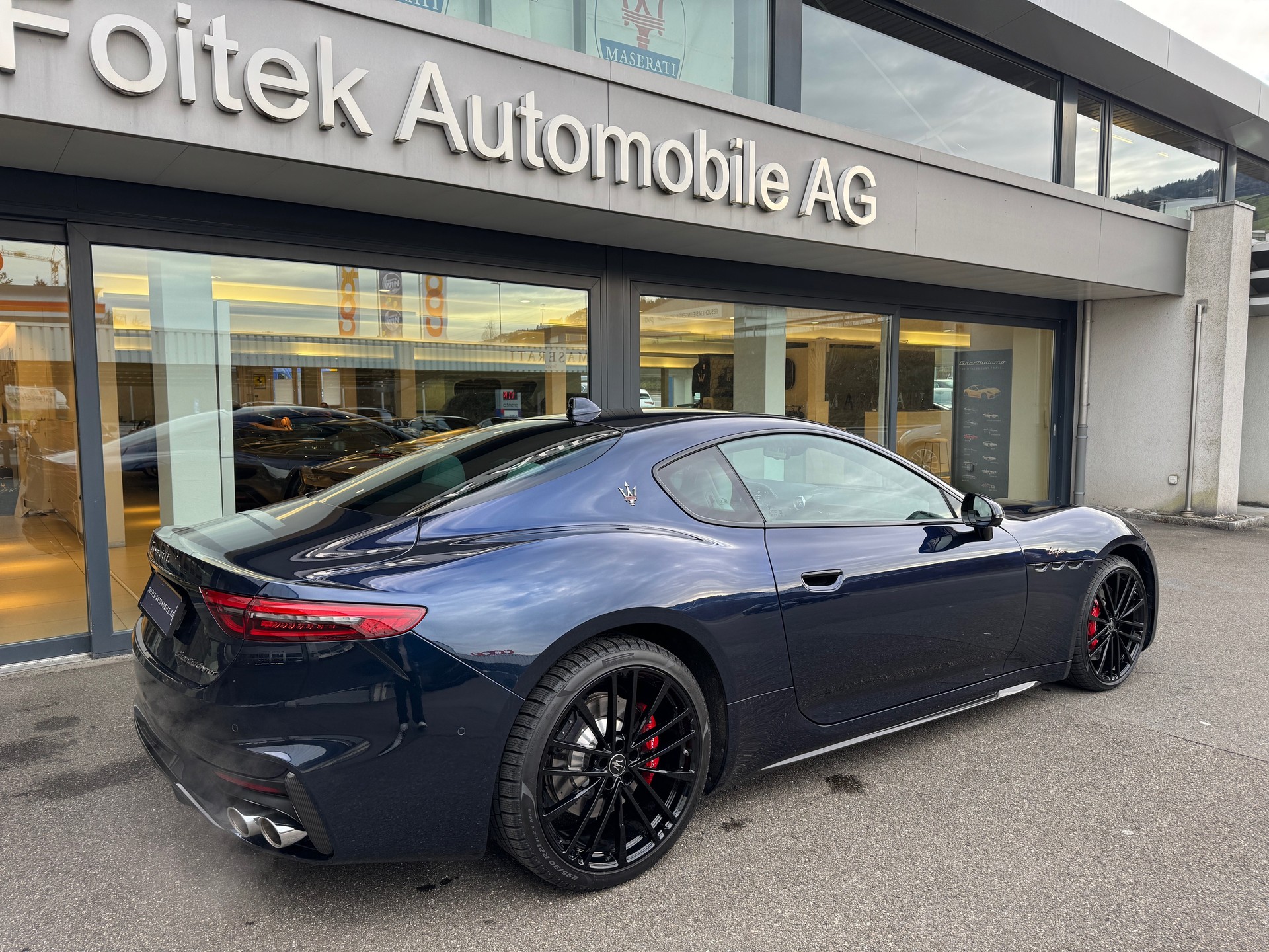 MASERATI GranTurismo Trofeo-showroom-element-3