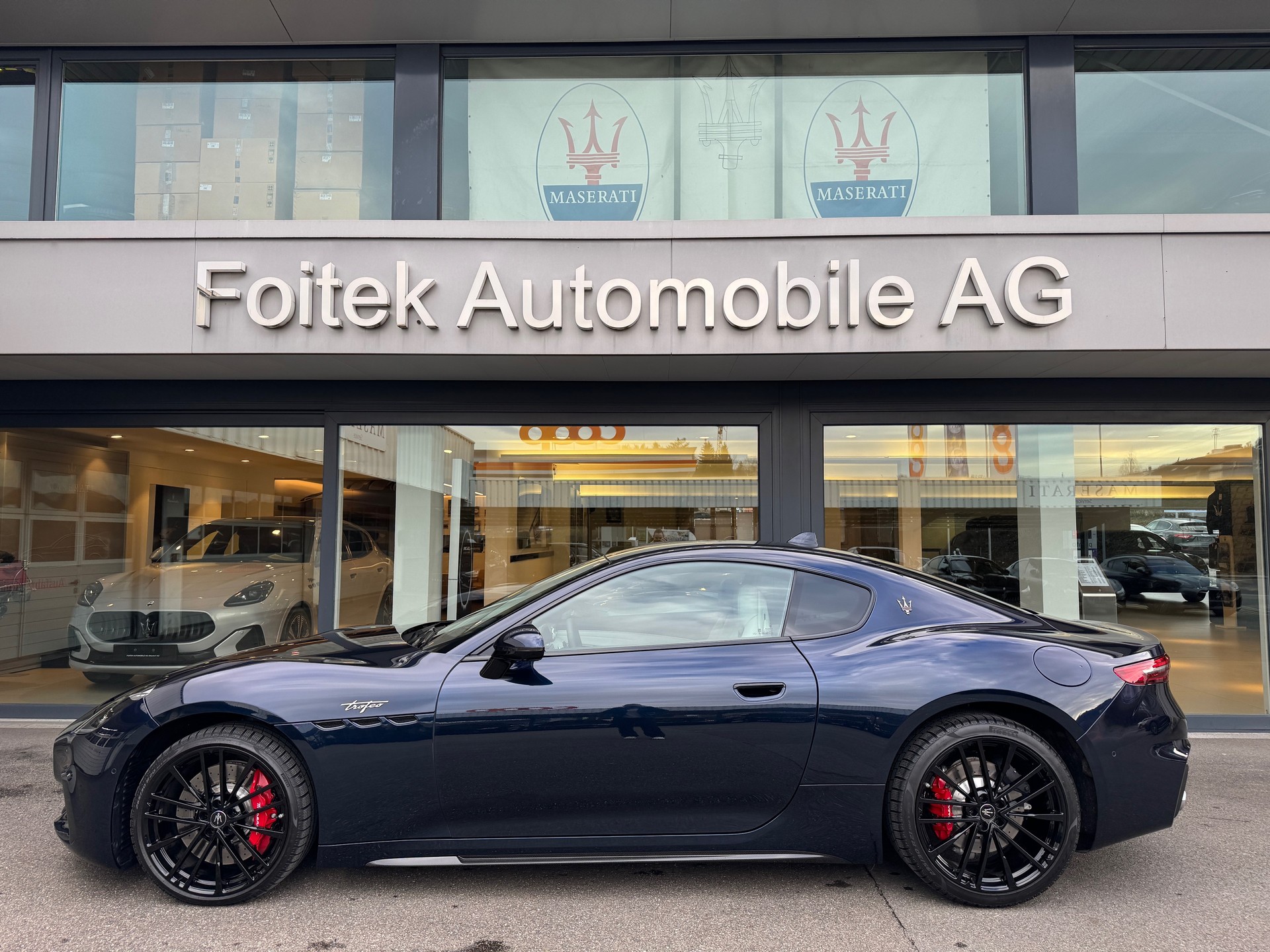 MASERATI GranTurismo Trofeo-showroom-element-1