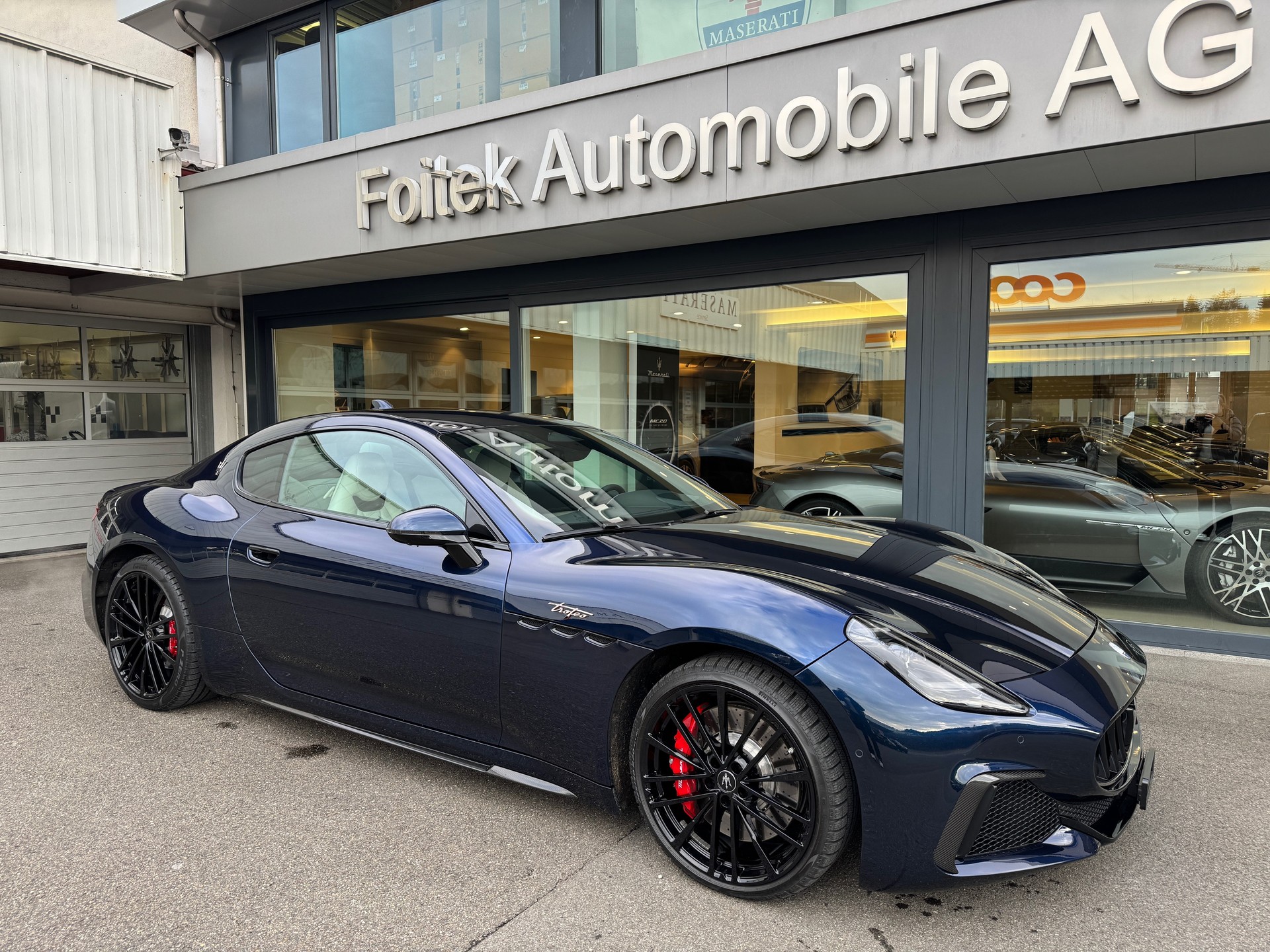 MASERATI GranTurismo Trofeo-showroom-element-2