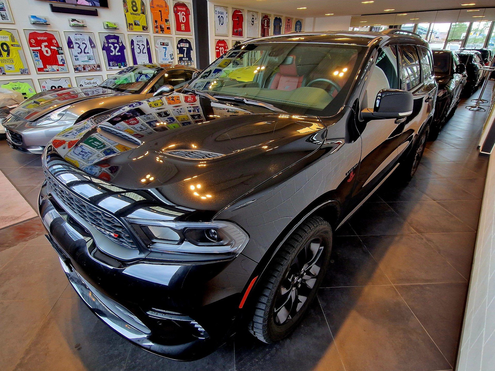 DODGE Durango-showroom-element-2