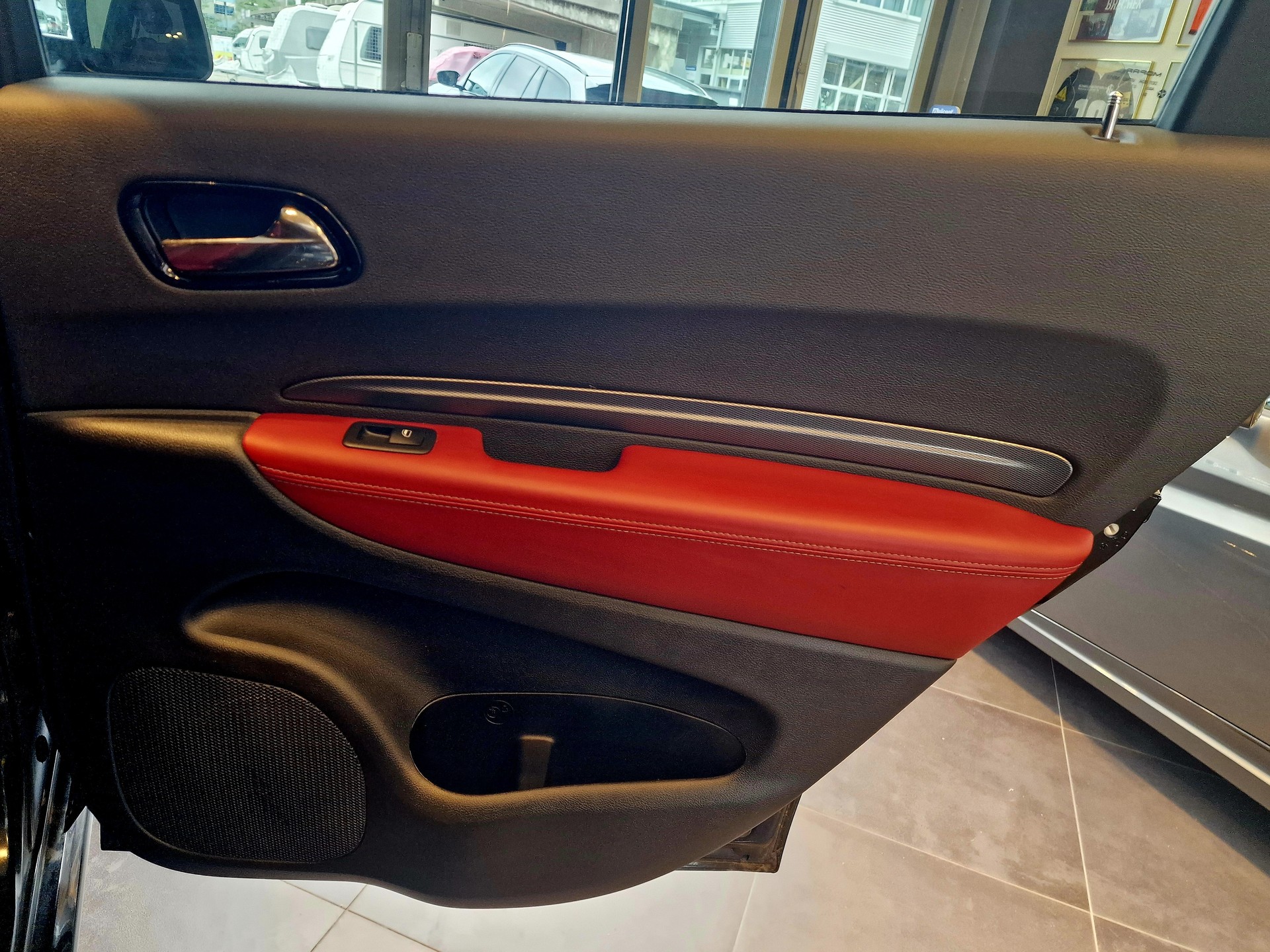 DODGE Durango-image-18