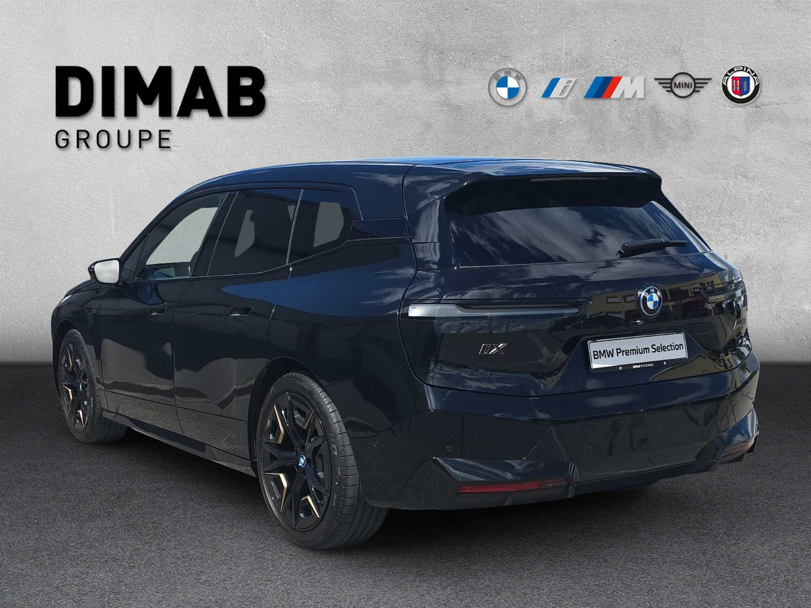BMW iX M60-showroom-element-2