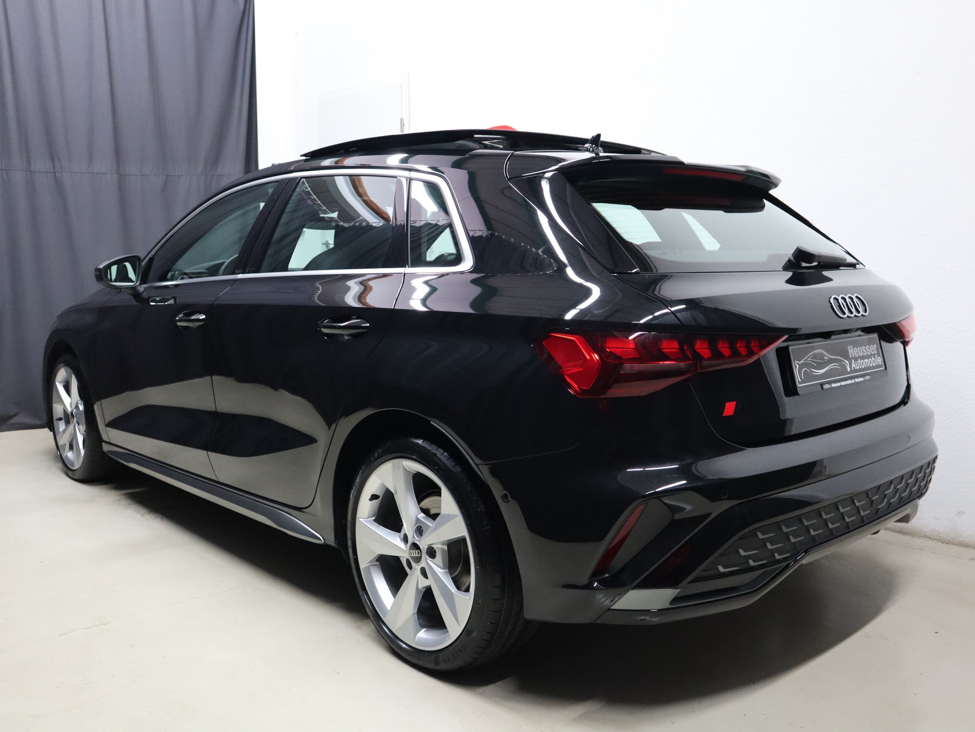 AUDI A3 Sportback 35 TDI S Line S-tronic - Panorama - Matrix LED - Sportsitze - Kamera - 150 PS-showroom-element-3