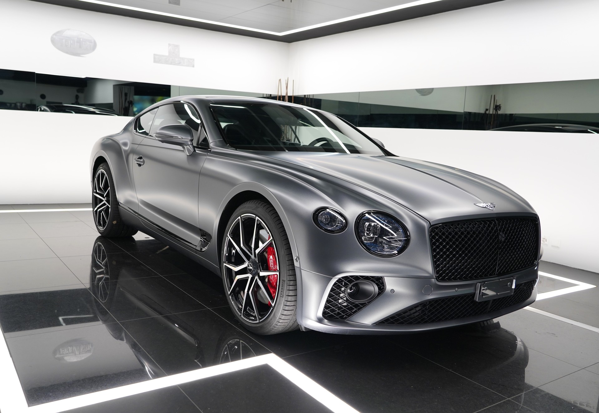 BENTLEY Continental GT V8 Azure-showroom-element-1