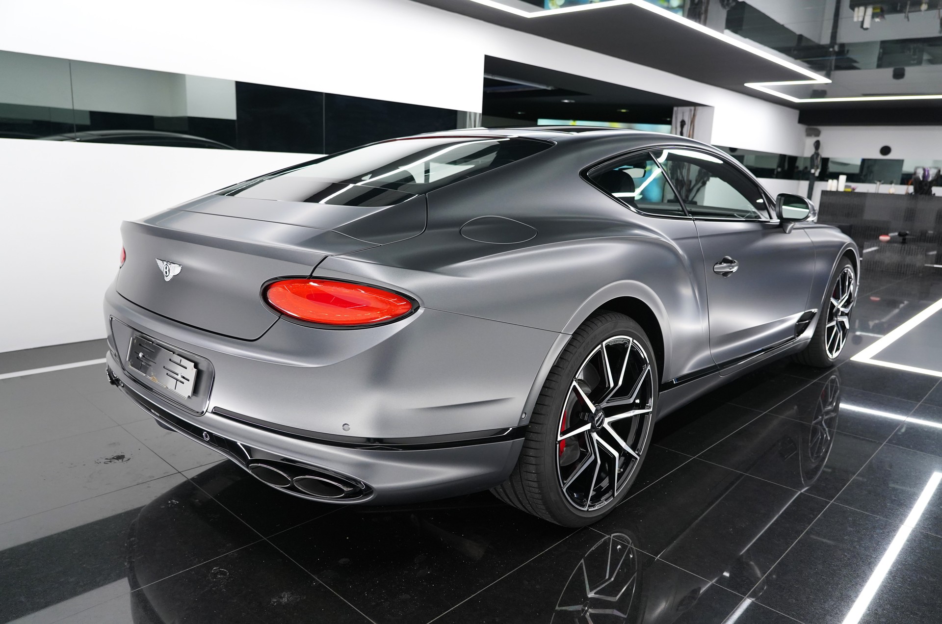 BENTLEY Continental GT V8 Azure-showroom-element-3