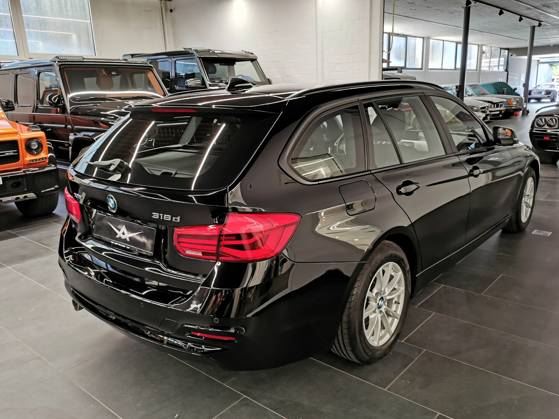 BMW 318d xDrive 8-FACH FELGEN ORIGINAL Touring NAVIGATION PROFESSIONAL ADVANTAGE SERVOTRONIC ROAD SIGN DETECTION Edition M Sport-image-6