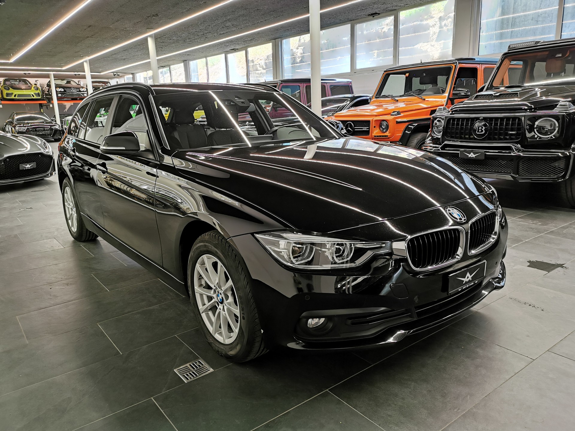 BMW 318d xDrive 8-FACH FELGEN ORIGINAL Touring NAVIGATION PROFESSIONAL ADVANTAGE SERVOTRONIC ROAD SIGN DETECTION Edition M Sport