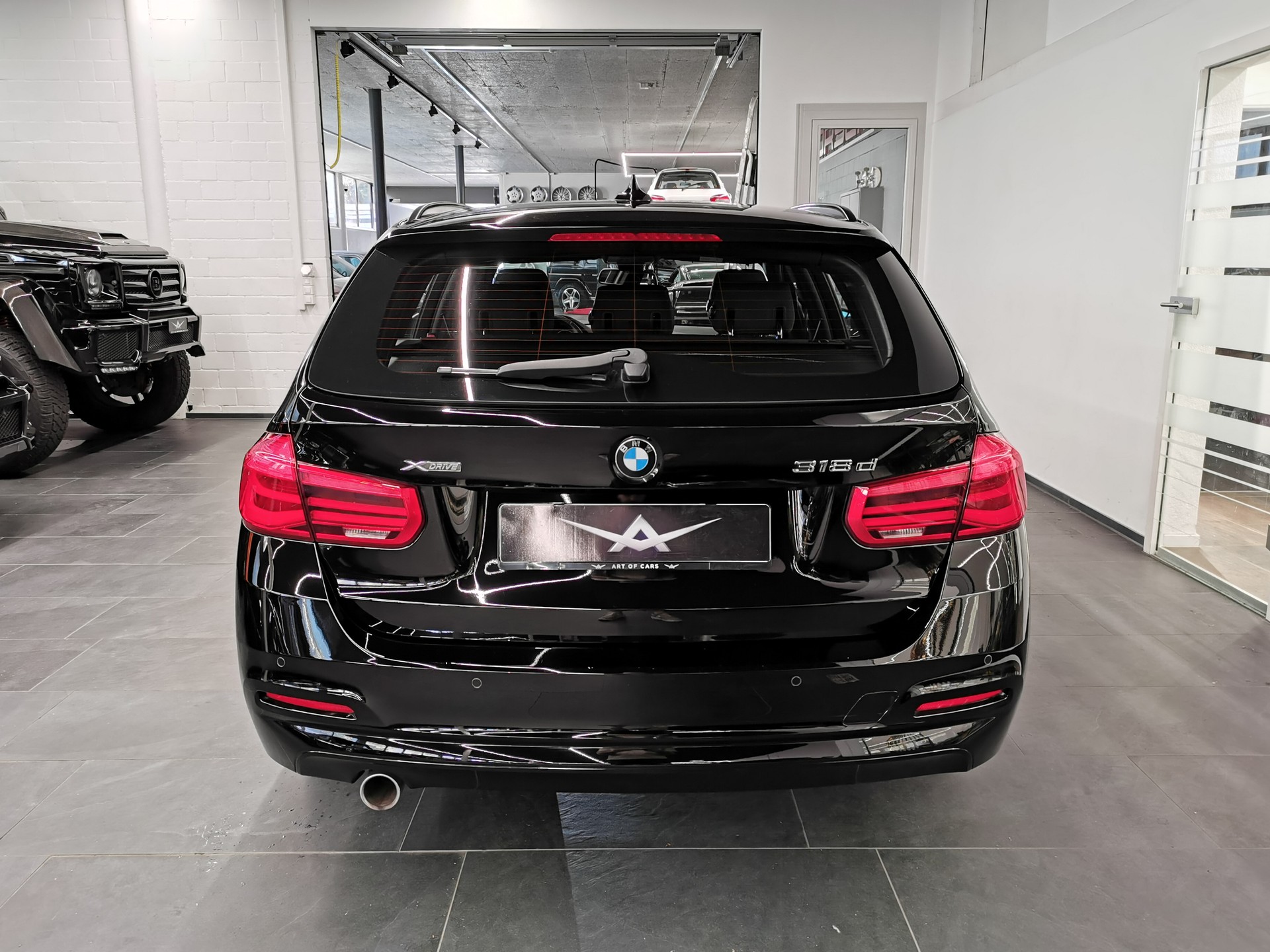 BMW 318d xDrive 8-FACH FELGEN ORIGINAL Touring NAVIGATION PROFESSIONAL ADVANTAGE SERVOTRONIC ROAD SIGN DETECTION Edition M Sport-image-5