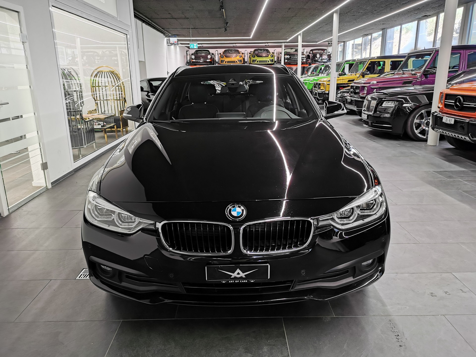 BMW 318d xDrive 8-FACH FELGEN ORIGINAL Touring NAVIGATION PROFESSIONAL ADVANTAGE SERVOTRONIC ROAD SIGN DETECTION Edition M Sport-image-1